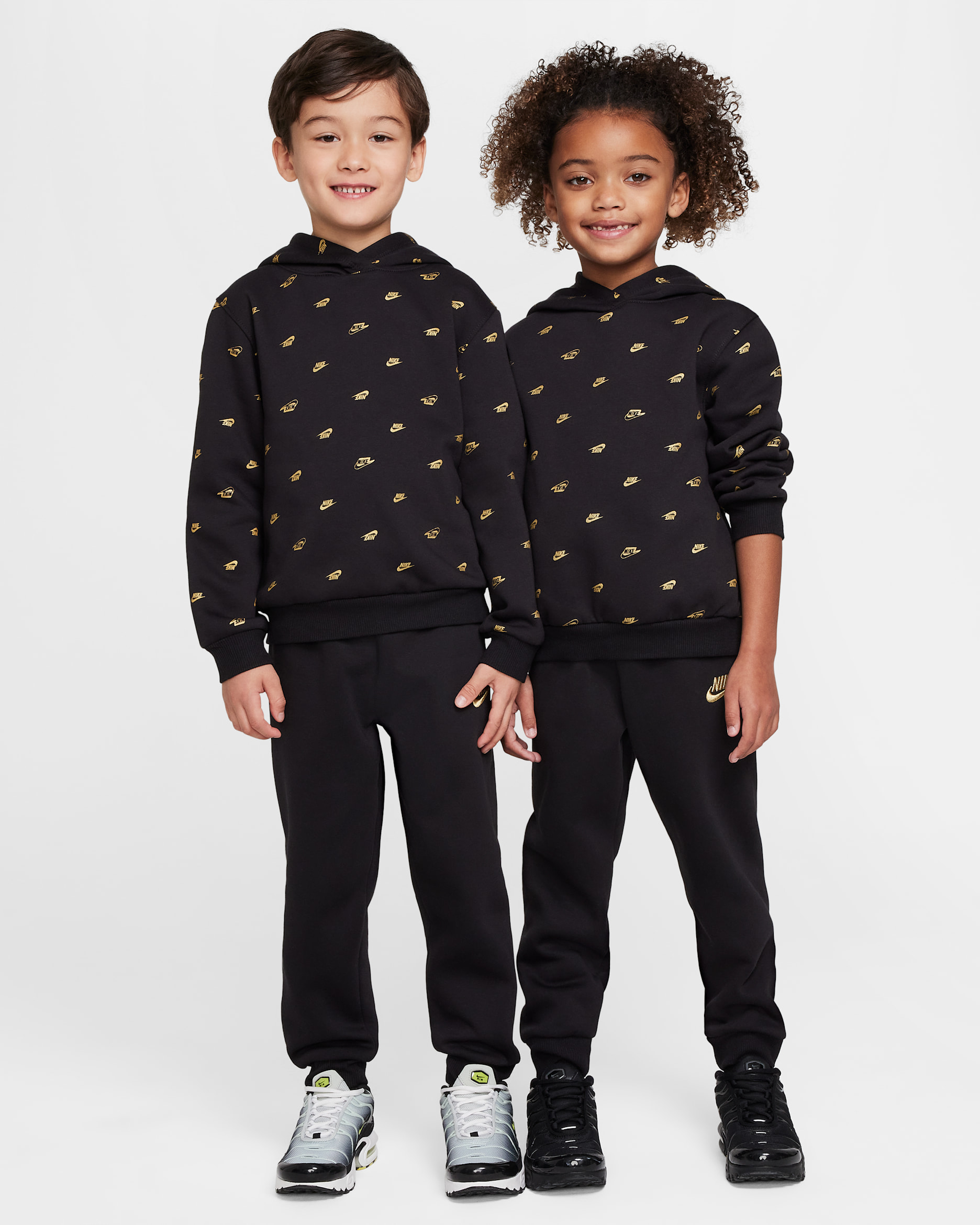 Nike Sportswear Powder Play Set aus Fleece-Hoodie und -Hose (jüngere Kinder) - Schwarz