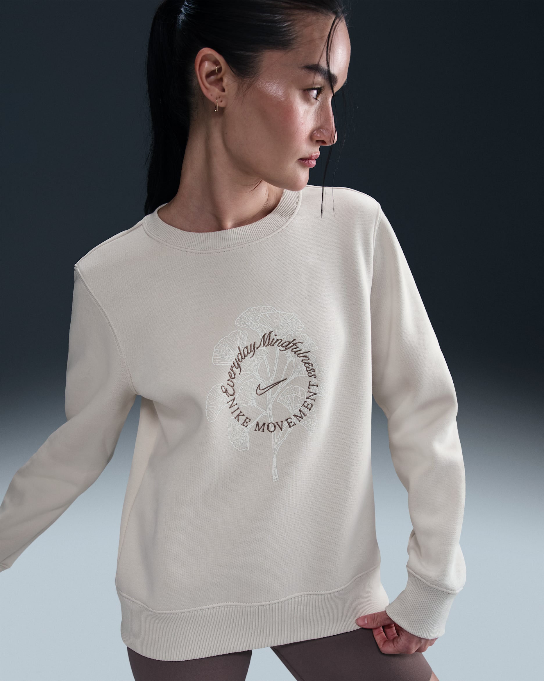 ナイキ スポーツウェア フェニックス フリース ウィメンズ クルーネック スウェットシャツ - ライトオールウッドブラウン/ミンクブラウン