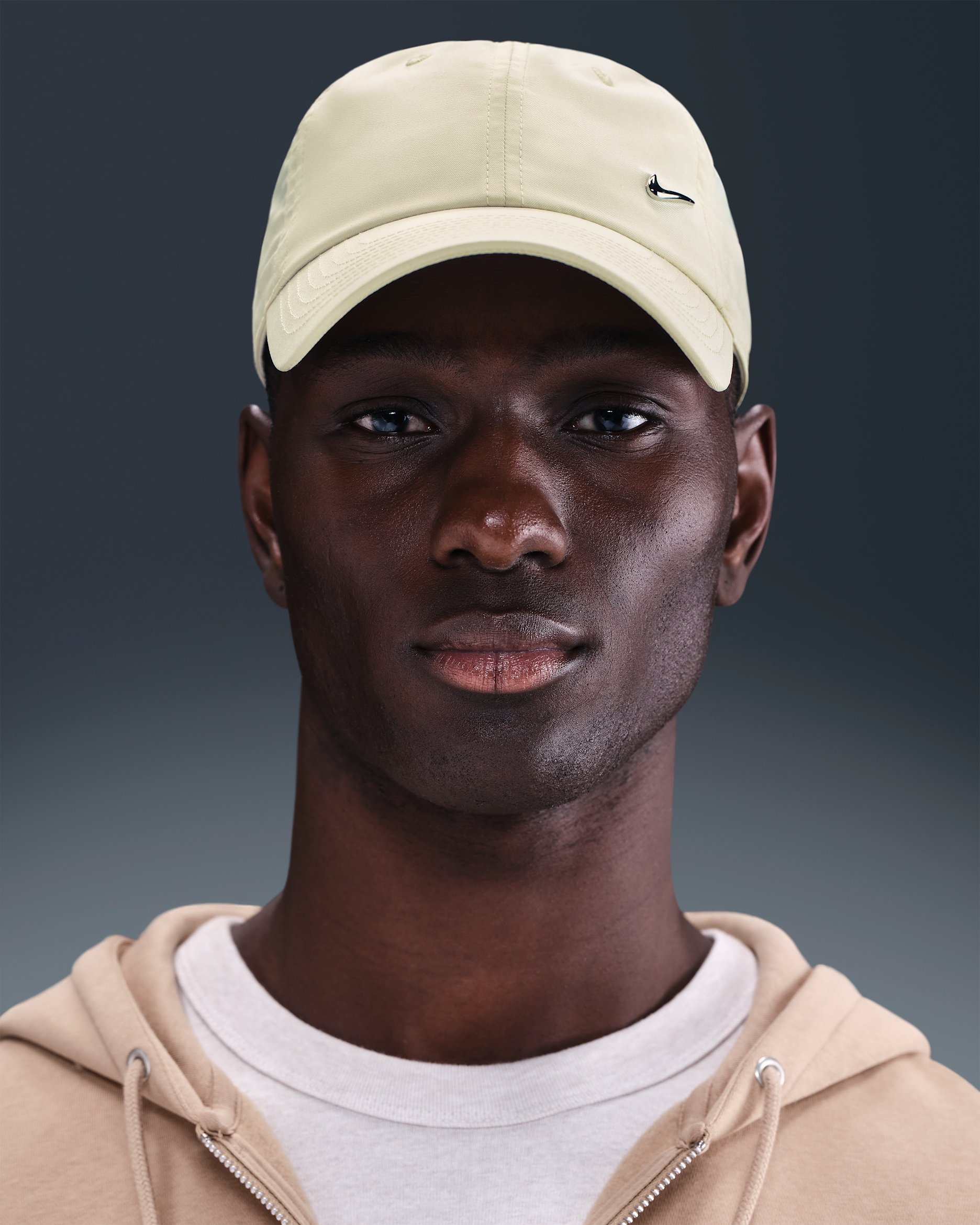 Nike Dri-FIT Club Unstructured Metal Swoosh Cap - Light Khaki/Sail