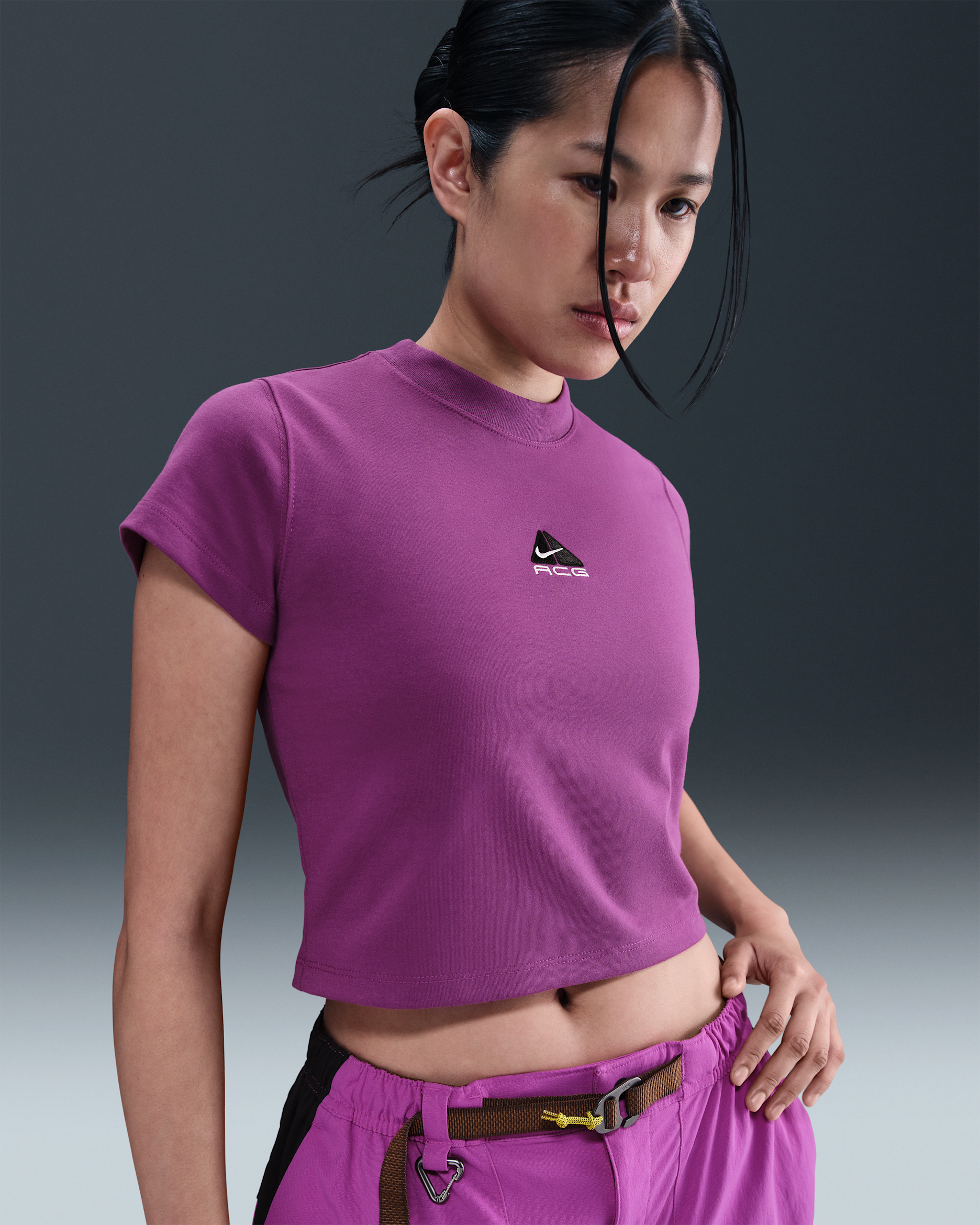 ナイキ ACG ウィメンズ Dri-FIT ショートスリーブ Tシャツ - ボールドベリー/ブラック/ブラック