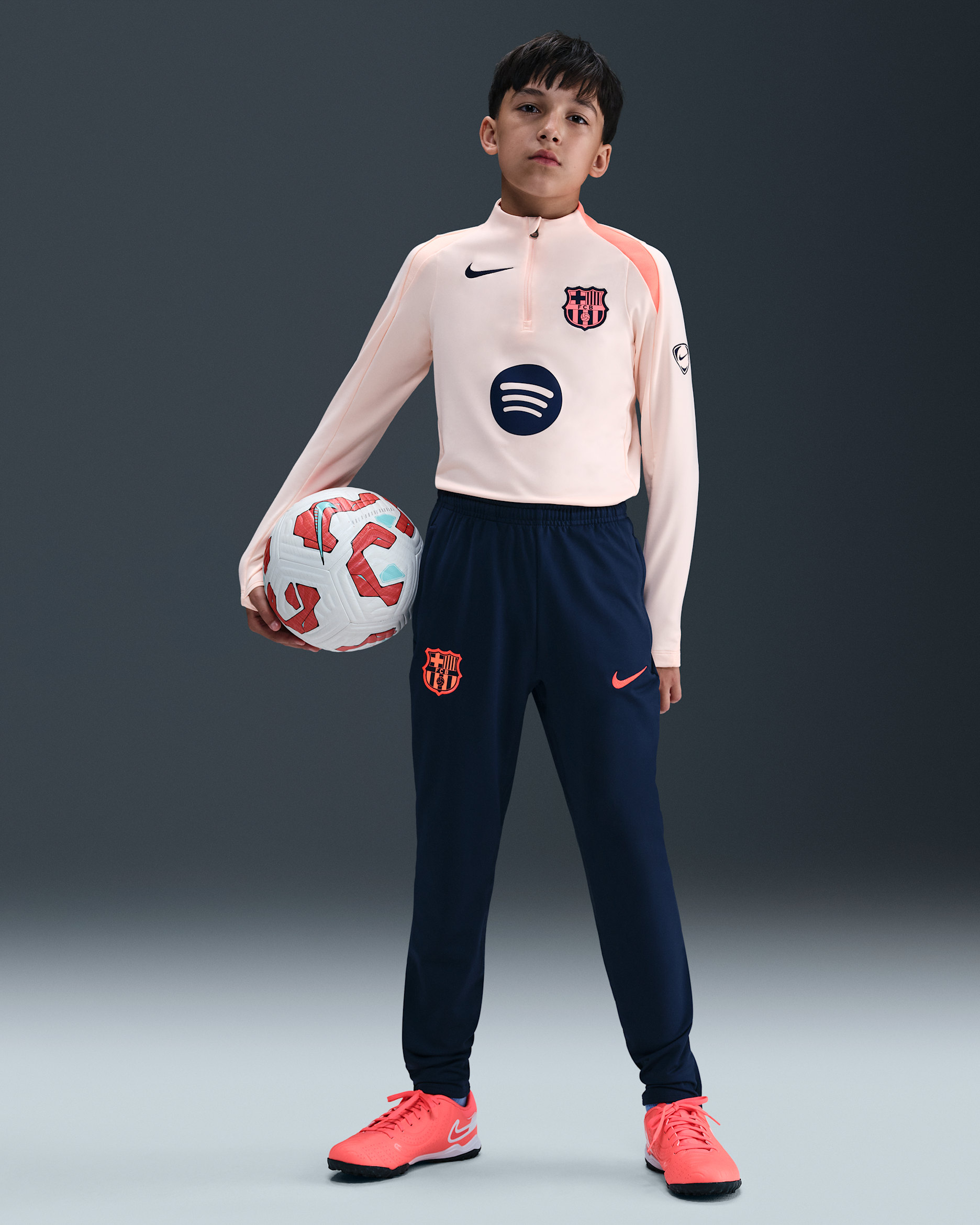 3e pantalon de foot en maille Nike Dri-FIT Total 90 FC Barcelona Strike pour ado - Midnight Navy/Bright Mango/Bright Mango