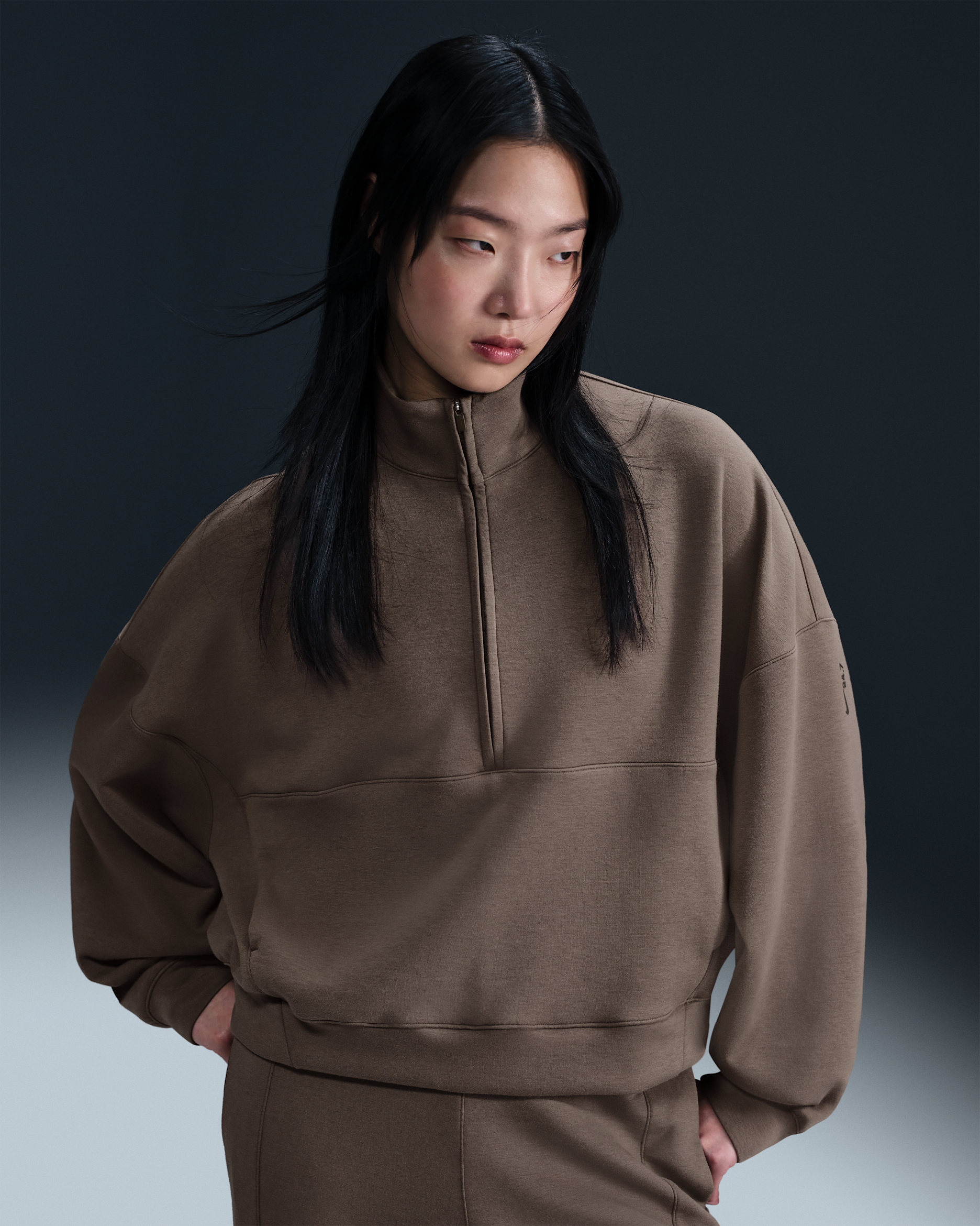 Top oversize con zip a metà lunghezza Dri-FIT Nike 24.7 ImpossiblySoft – Donna - Mink Brown/Ironstone