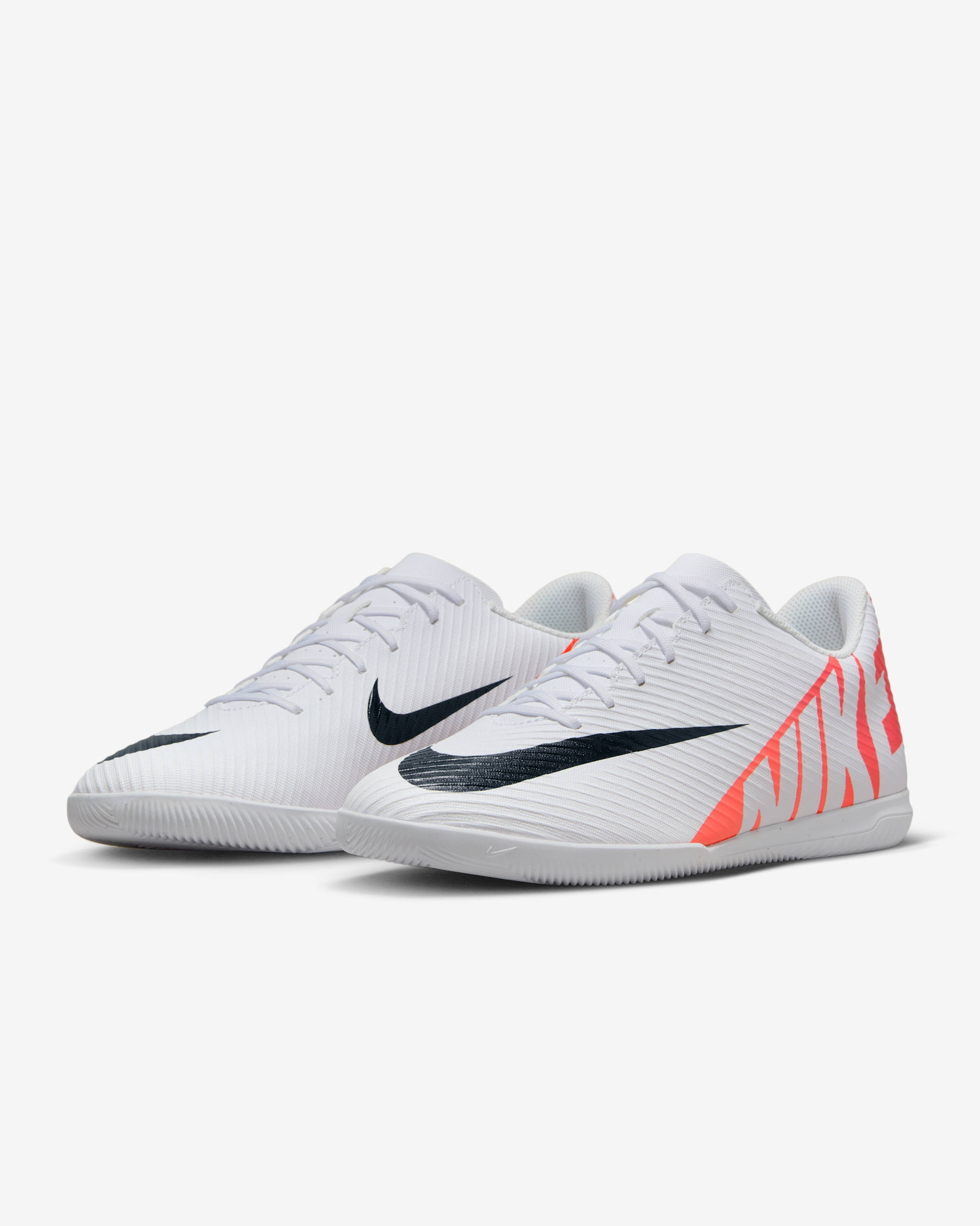 Nike Mercurial Vapor 15 Club Indoor/Court Low-Top Soccer Shoes