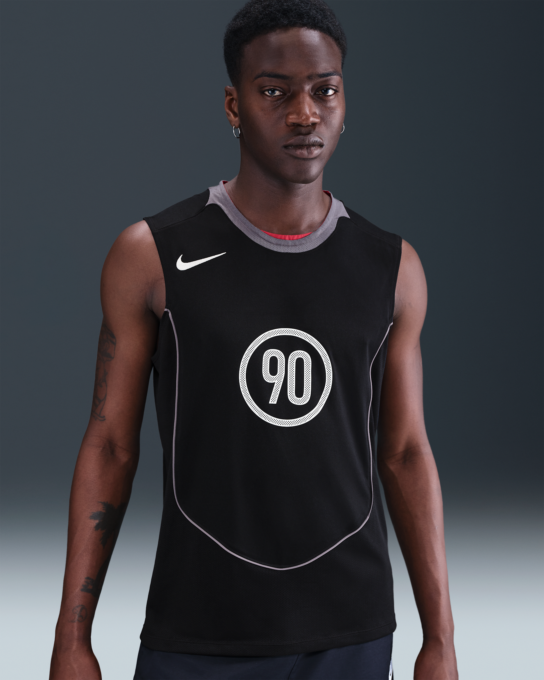 Playera de fútbol sin mangas Dri-FIT para hombre Nike Total 90 - Negro/Grafito claro/Rojo gimnasio/Vela