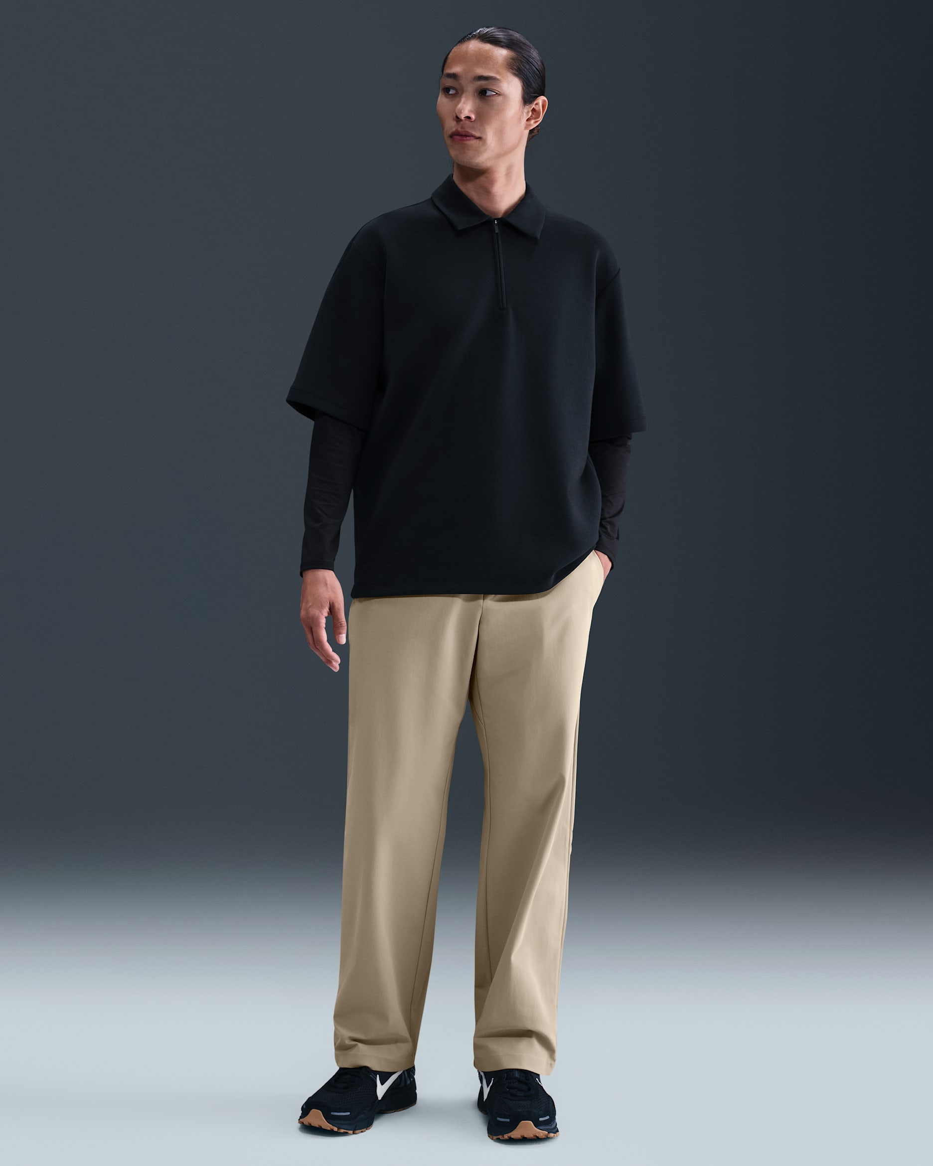 ナイキ 24.7 PerfectStretch メンズ Dri-FIT ルーズフィット チノパンツ - デザートカーキ/カーキ