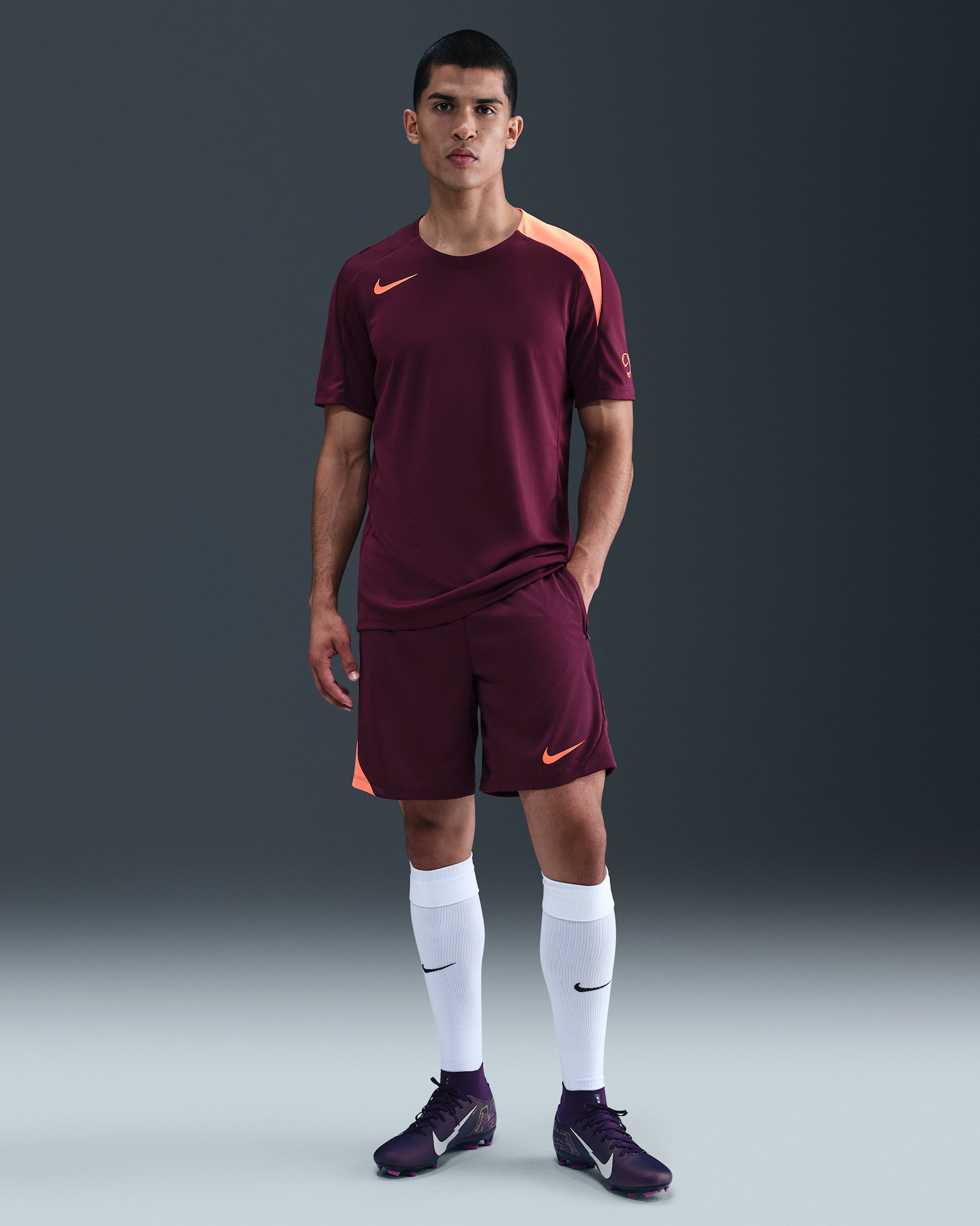Short de foot Dri-FIT Nike Strike pour homme - Bordeaux/Bordeaux/Orange Pulse/Orange Pulse