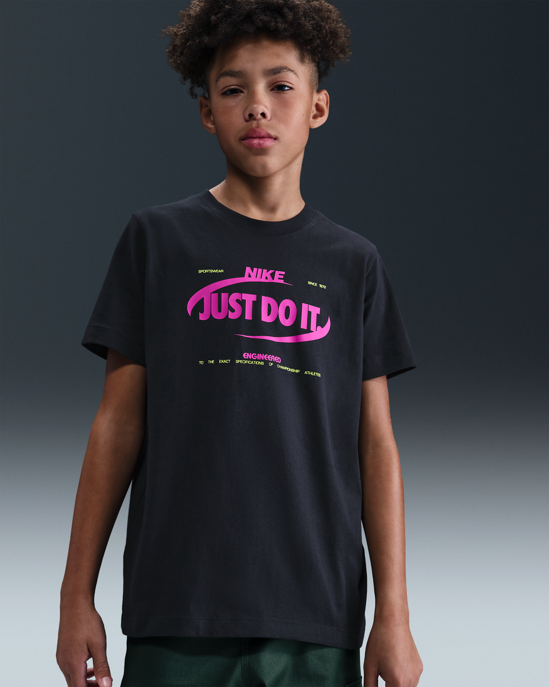 T-shirt Nike Sportswear Júnior - Preto/Rosa Fire