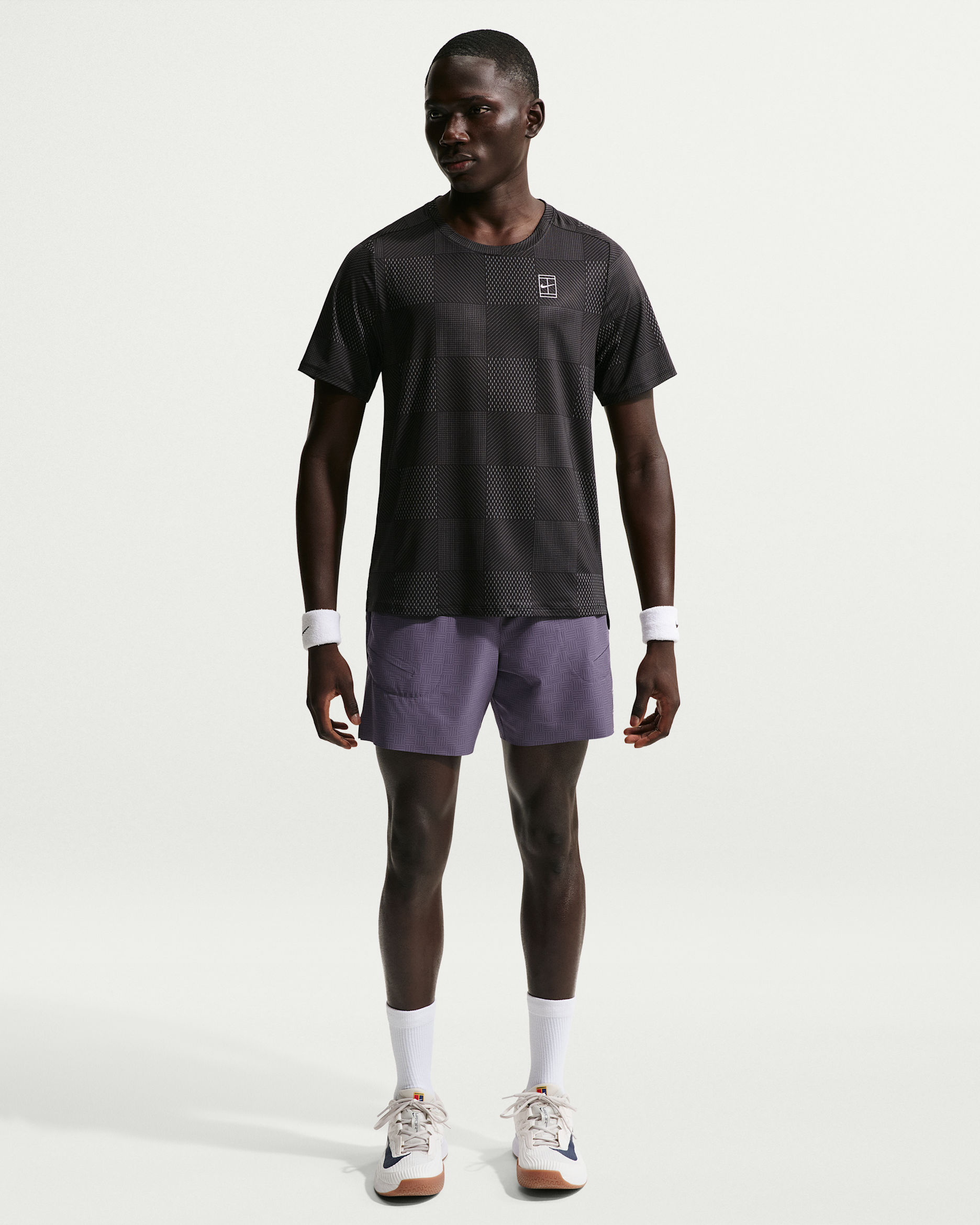 NikeCourt Advantage Dri-FIT Tennisshorts (Herren, ca. 15,5 cm) - Dark Raisin/Weiß