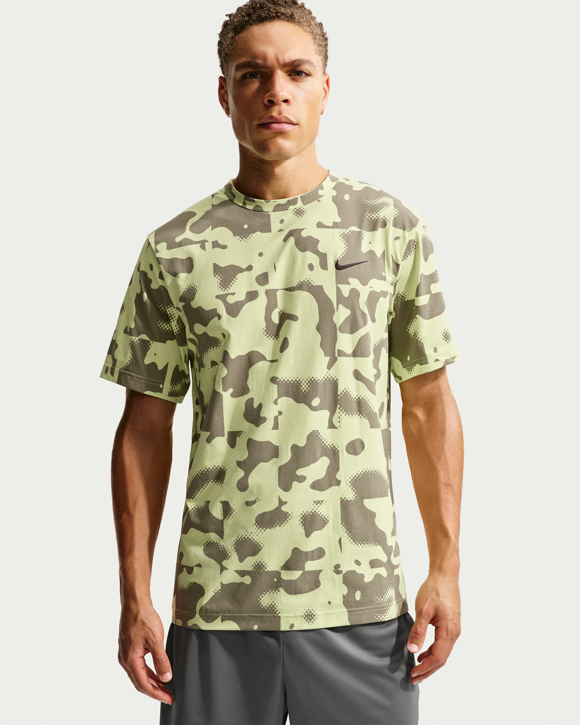 T-shirt da training Dri-FIT UV Nike Hyverse – Uomo - Light Liquid Lime/Light Army/Nero