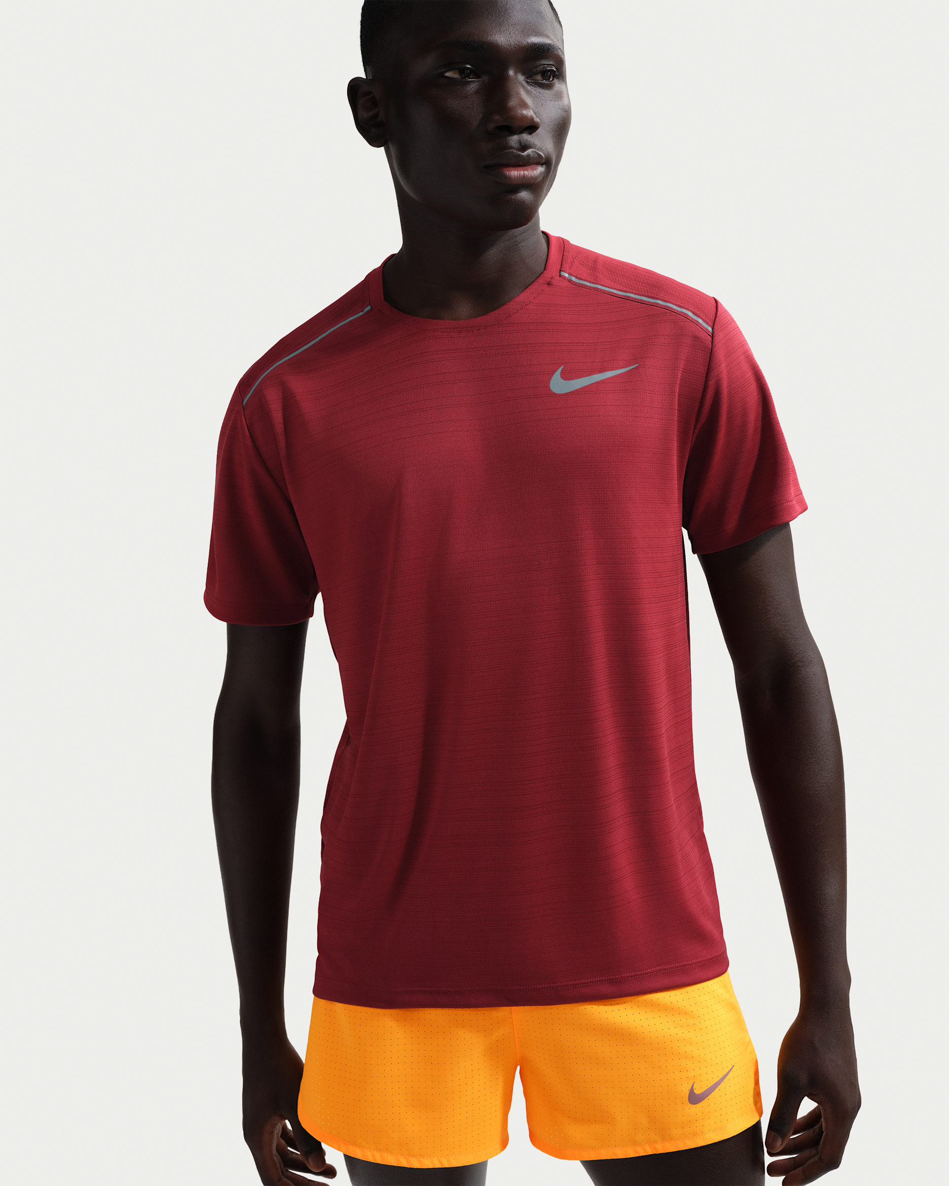 Kortärmad löpartröja Nike Miler för män - Team Crimson