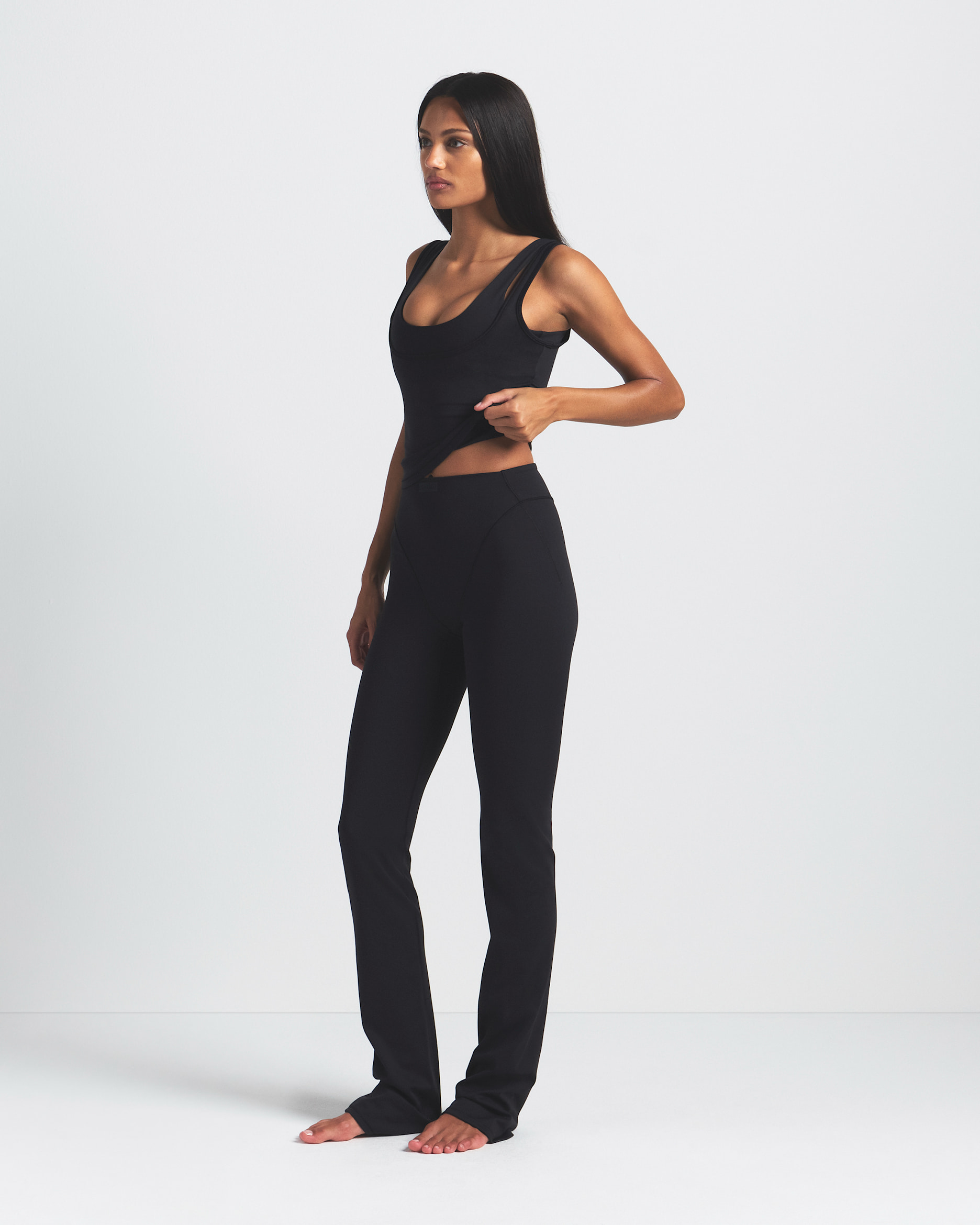 NikeSKIMS Matte Women's High-Waisted V-Panel Straight Leggings
