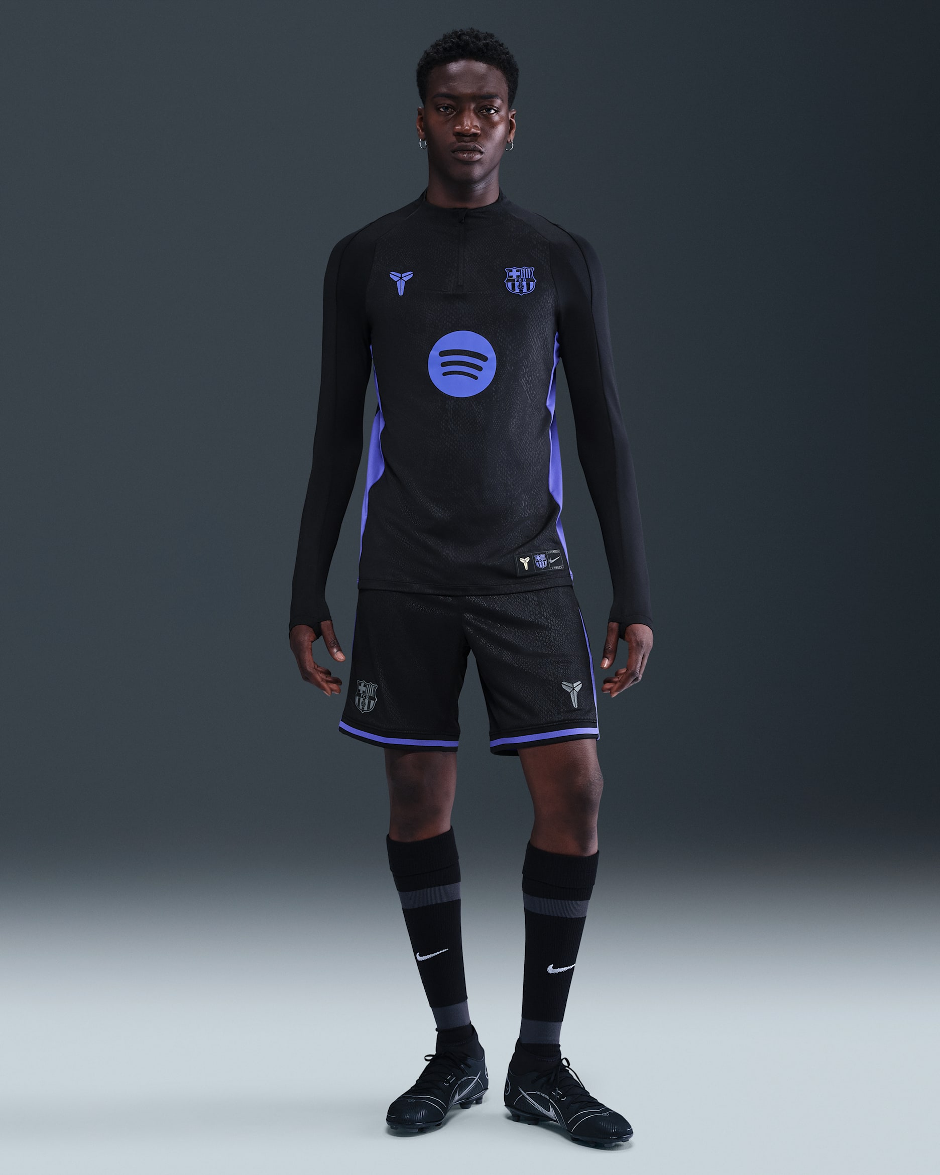 FC Barcelona 2025/26 Stadium idegenbeli Kobe Dri-FIT férfi replika futballrövidnadrág - Fekete/Persian Violet/Iron Grey