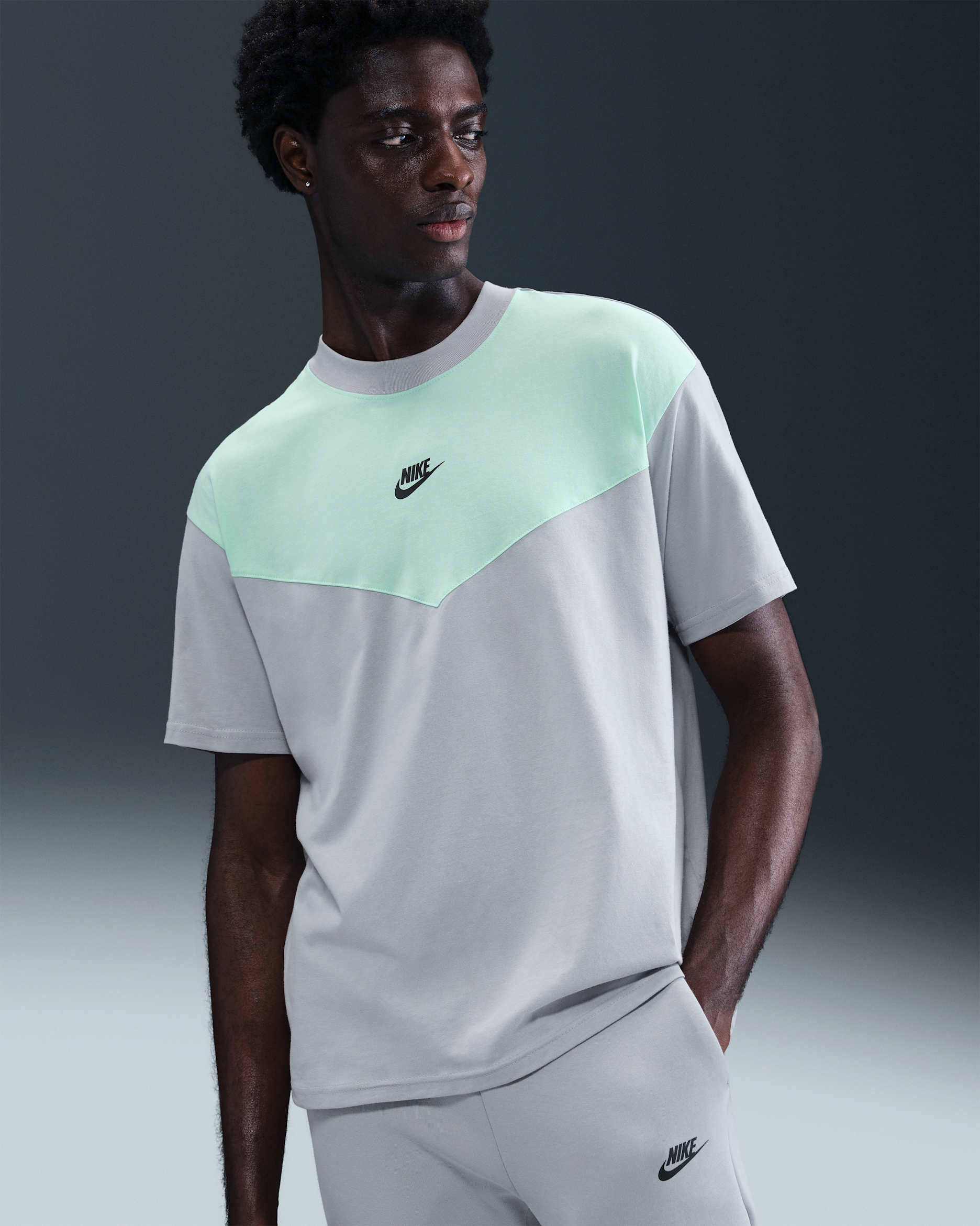 Nike Sportswear T-Shirt (Herren) - Wolf Grey/Mint Foam/Schwarz