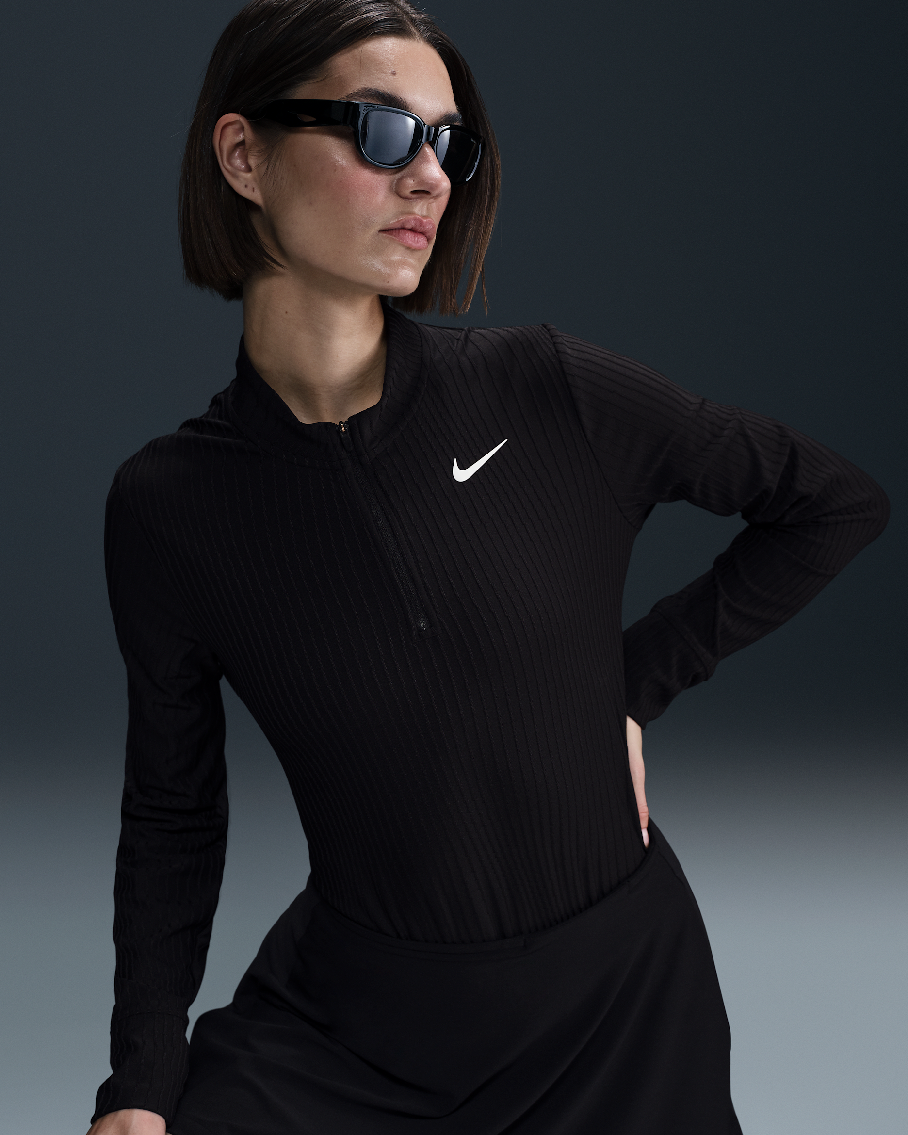 Playera de golf Dri-FIT ADV de medio cierre para mujer Nike Tour - Negro/Blanco