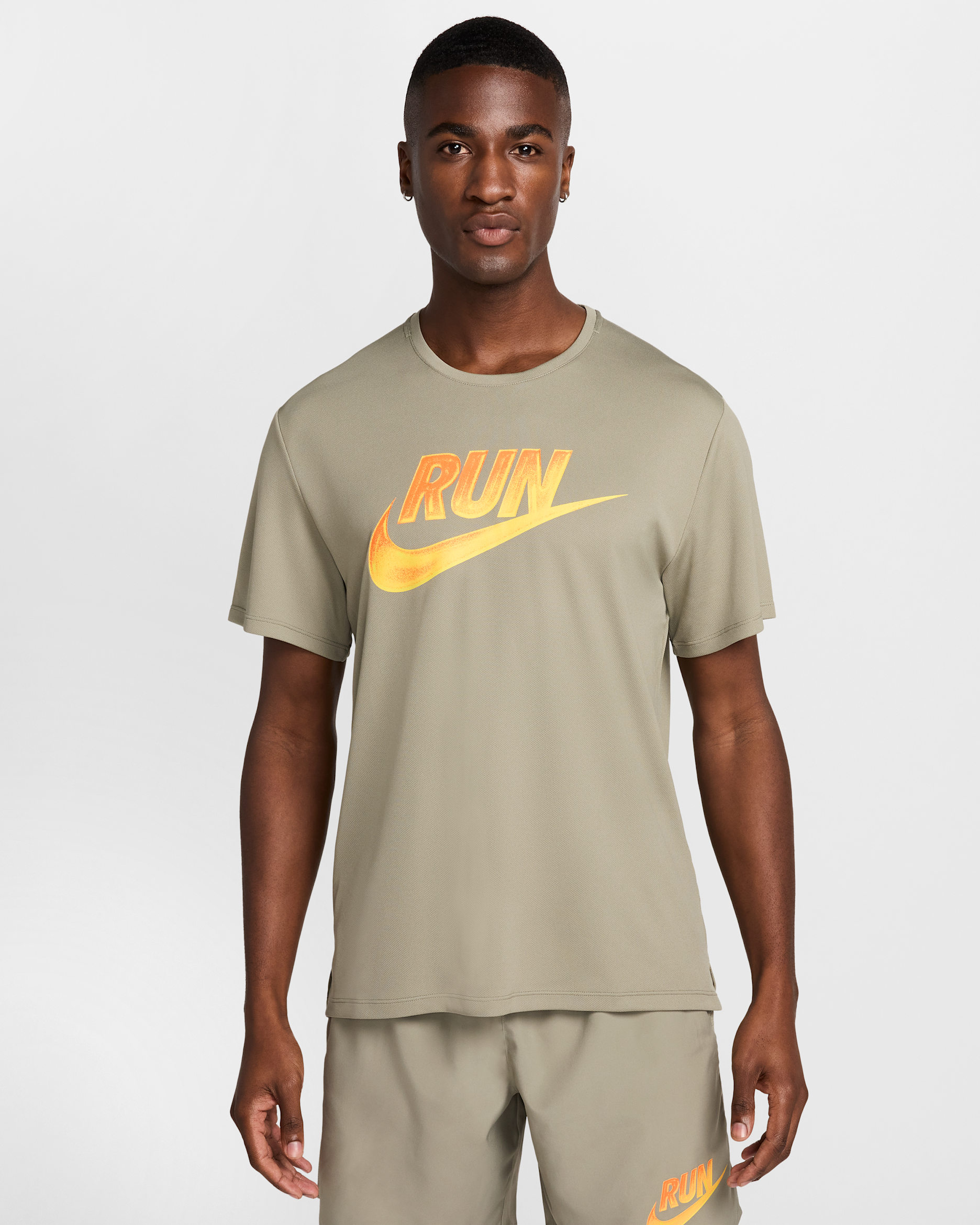 Playera de correr de manga corta Dri-FIT para hombre Nike Miler Run Energy - Militar claro