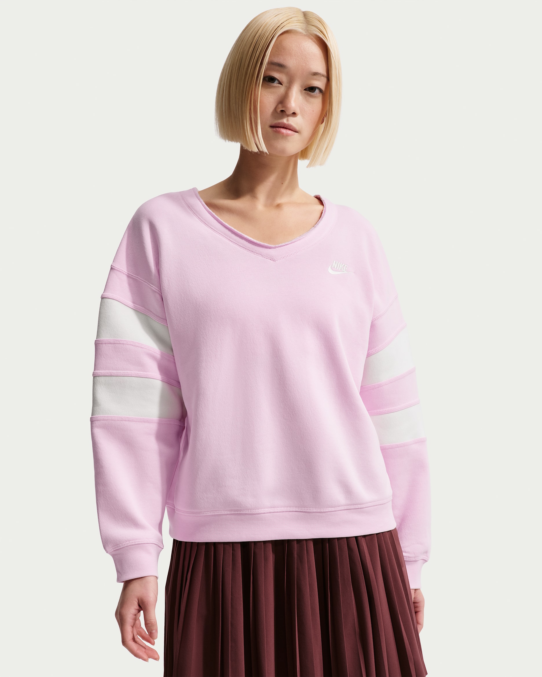 나이키 스포츠웨어 클럽 플리스 여성 오버사이즈 브이넥 스웻셔츠 - 핑크 폼/세일/세일