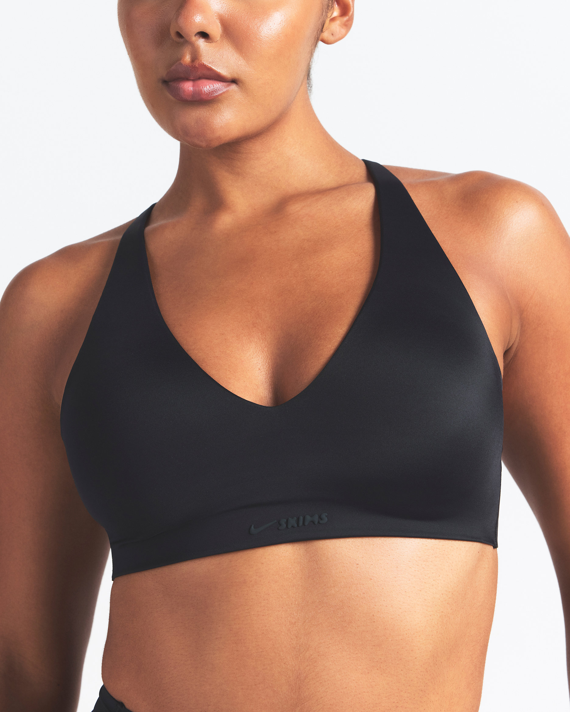 NikeSKIMS Shine Women's V-Neck Bra