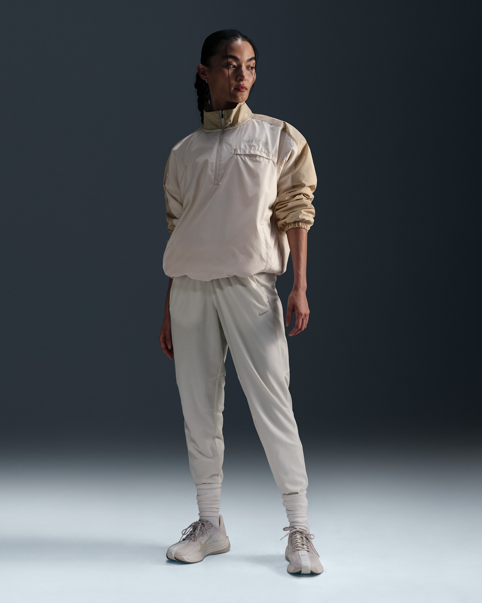 ナイキ ウィメンズ Dri-FIT ランニングパンツ - ペールアイボリー/サンドドリフト/サンドドリフト/ライトオールウッドブラウン