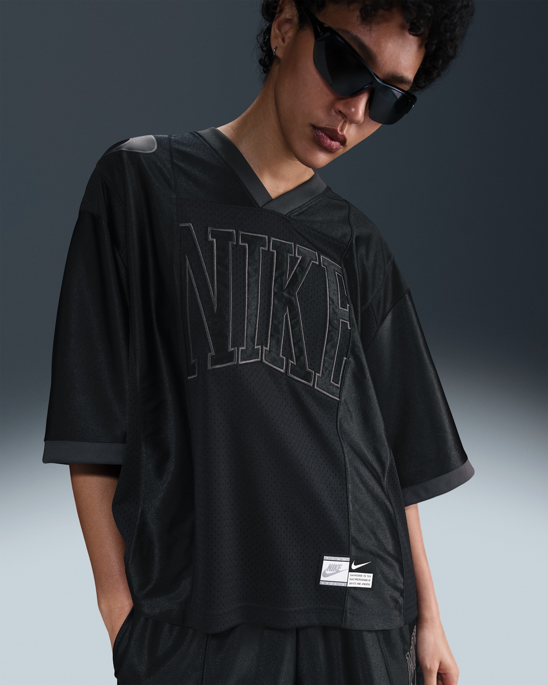 Nike Sportswear Women's Oversized Short-Sleeve Graphic Jersey - Black/Anthracite