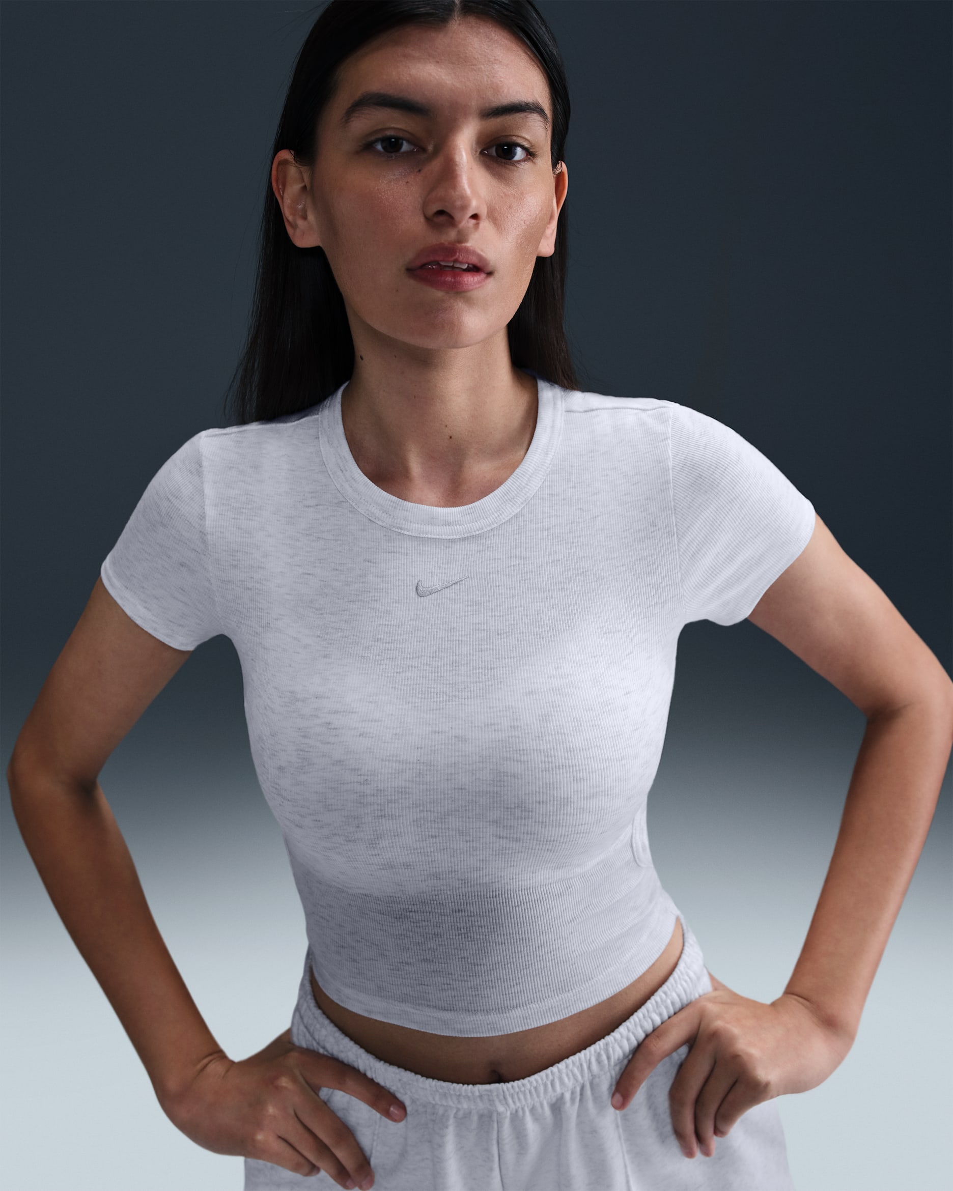 Playera de manga corta de tela de minicanalé ajustada cropped para mujer Nike Sportswear Chill Knit - Abedul jaspeado/Marrón verdoso claro