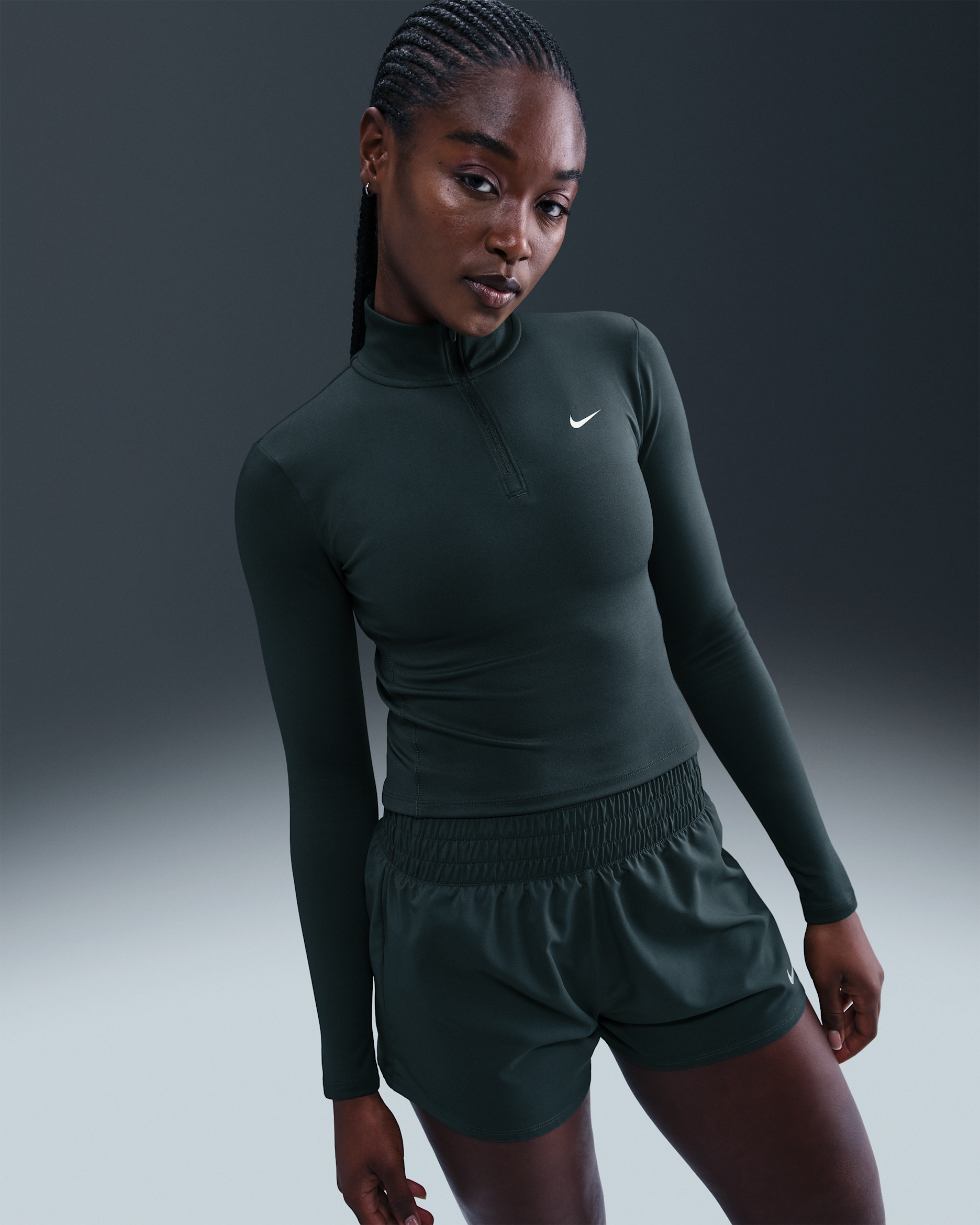 Nike One Fitted Dri-FIT mellomlag med glidelås i kvart lengde til dame - Seaweed/Hvit