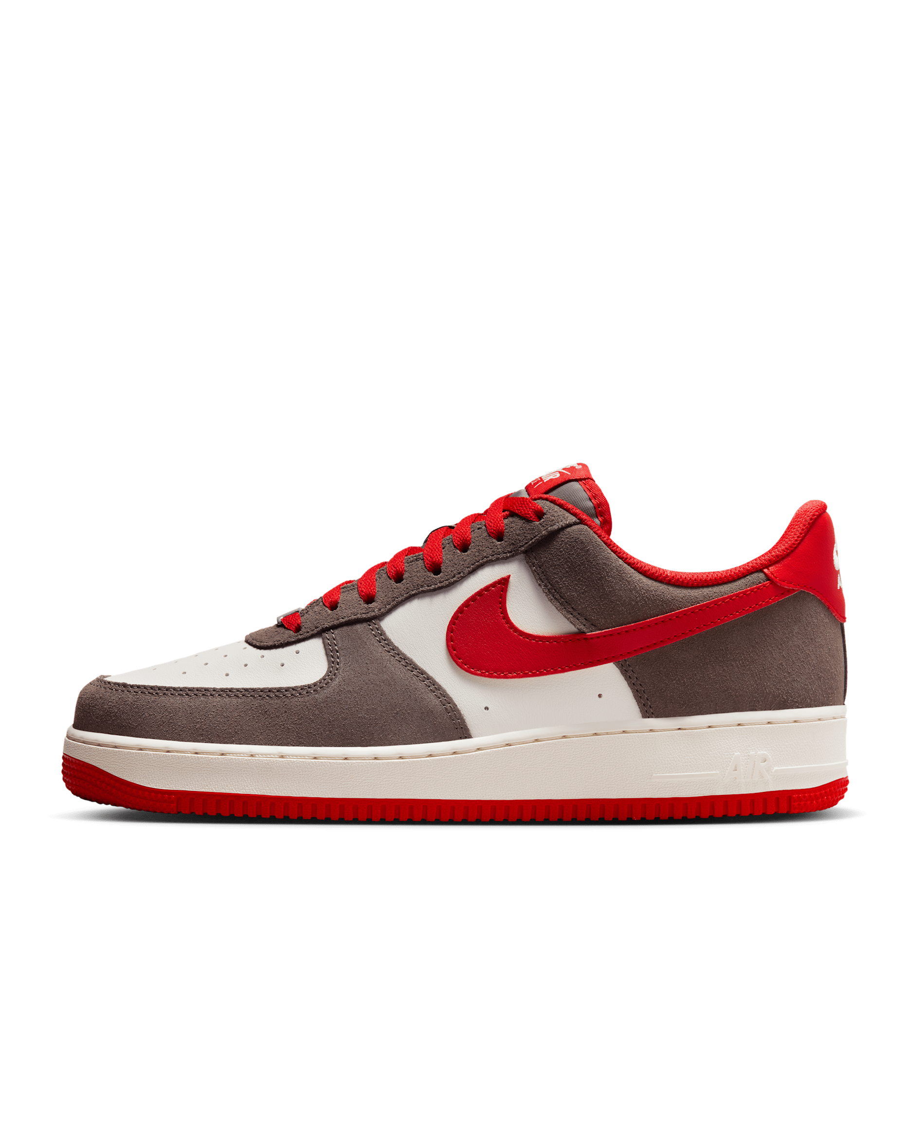ナイキ エア フォース 1 '07 LV8 メンズシューズ - ケイブストーン/セイル/ユニバーシティレッド