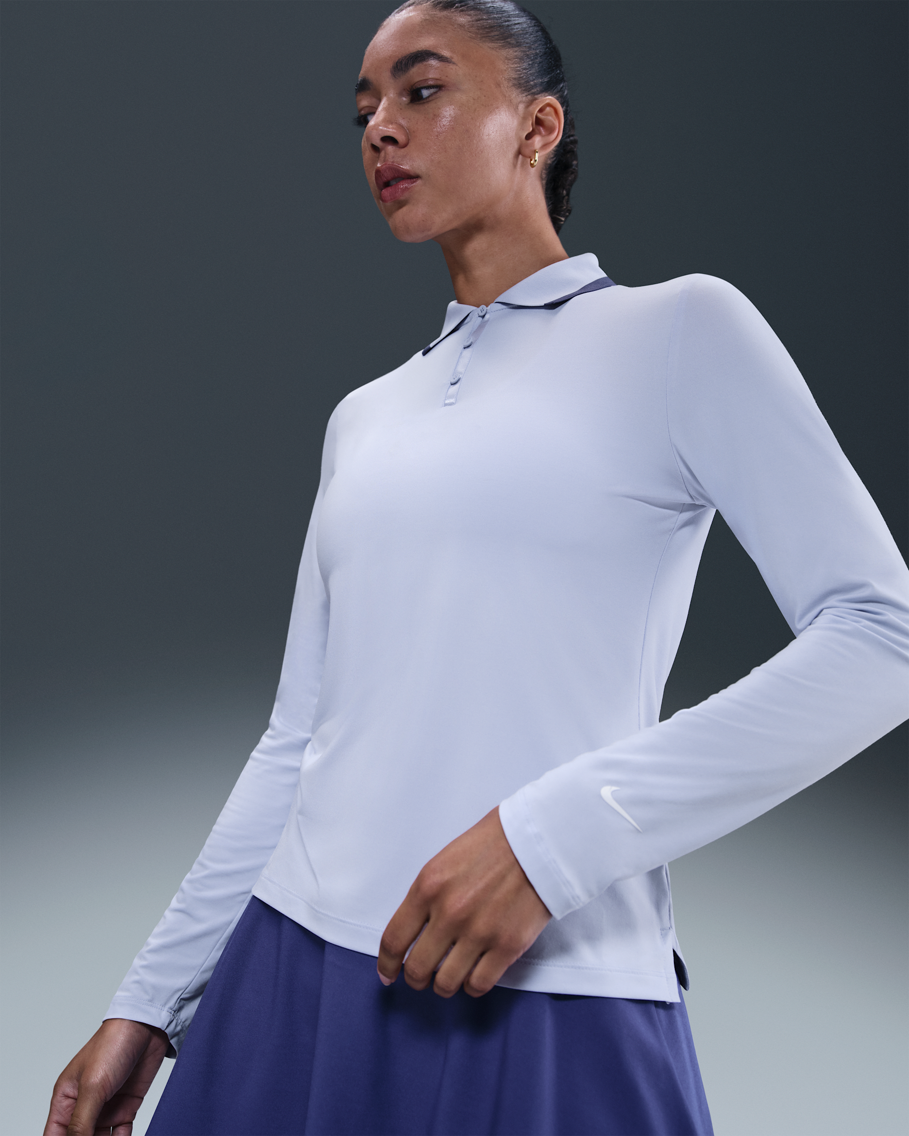 Polo de golf de manga larga Dri-FIT con protección contra los rayos UV para mujer Nike Tour - Fantasma/Morado arena/Blanco