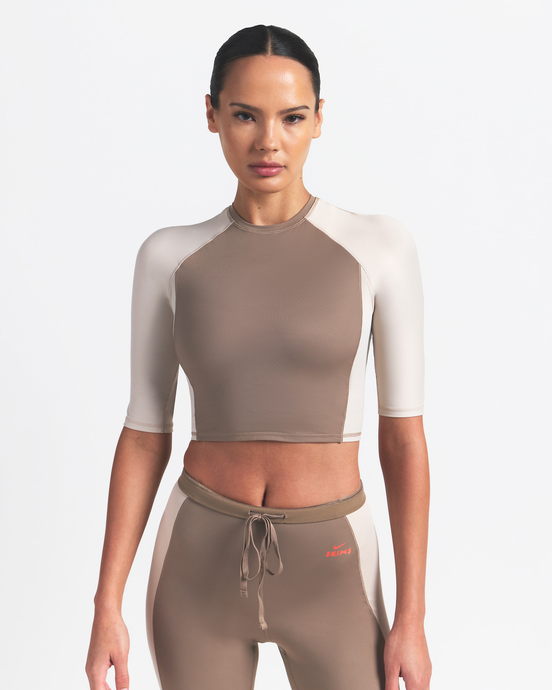 NikeSKIMS Shine Women's Padded 1/2-Sleeve Crop Top - NSKM TRUFFLE/NSKM STONE