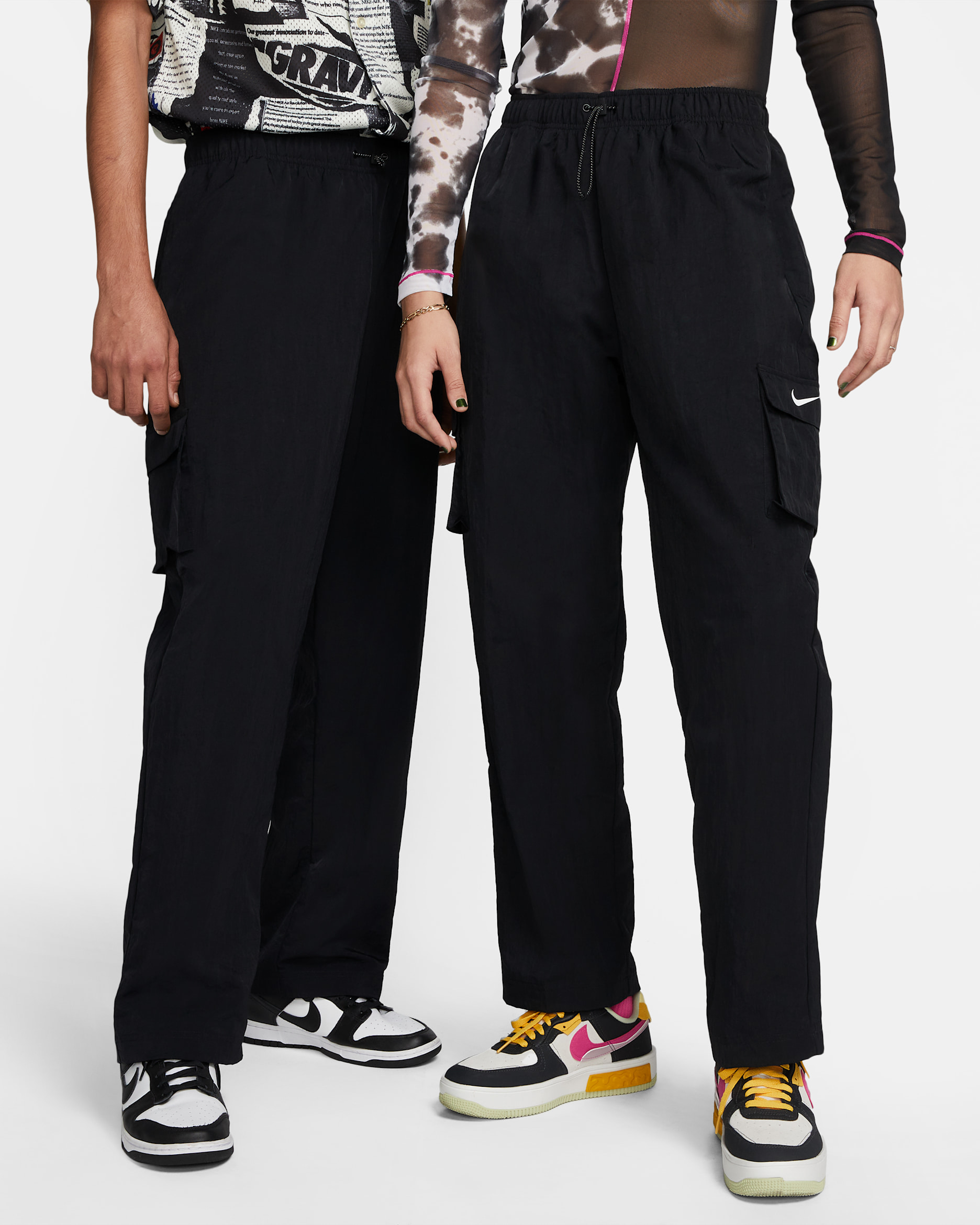 Nike Sportswear Essential Women's High-Rise Woven Cargo Pants - Black/White