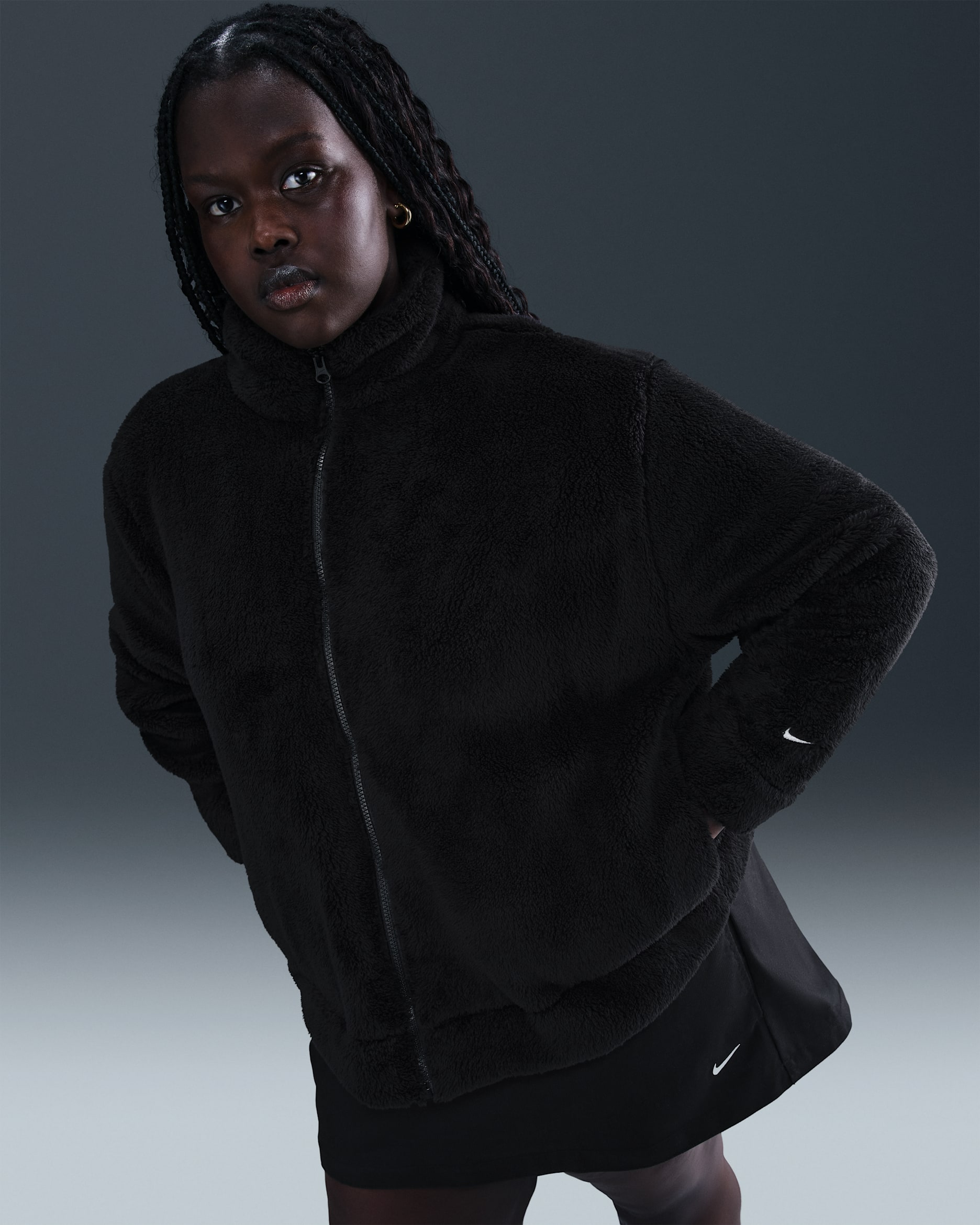 Chamarra gruesa de tejido Fleece para mujer Nike Sportswear Essential (talla grande) - Negro/Vela