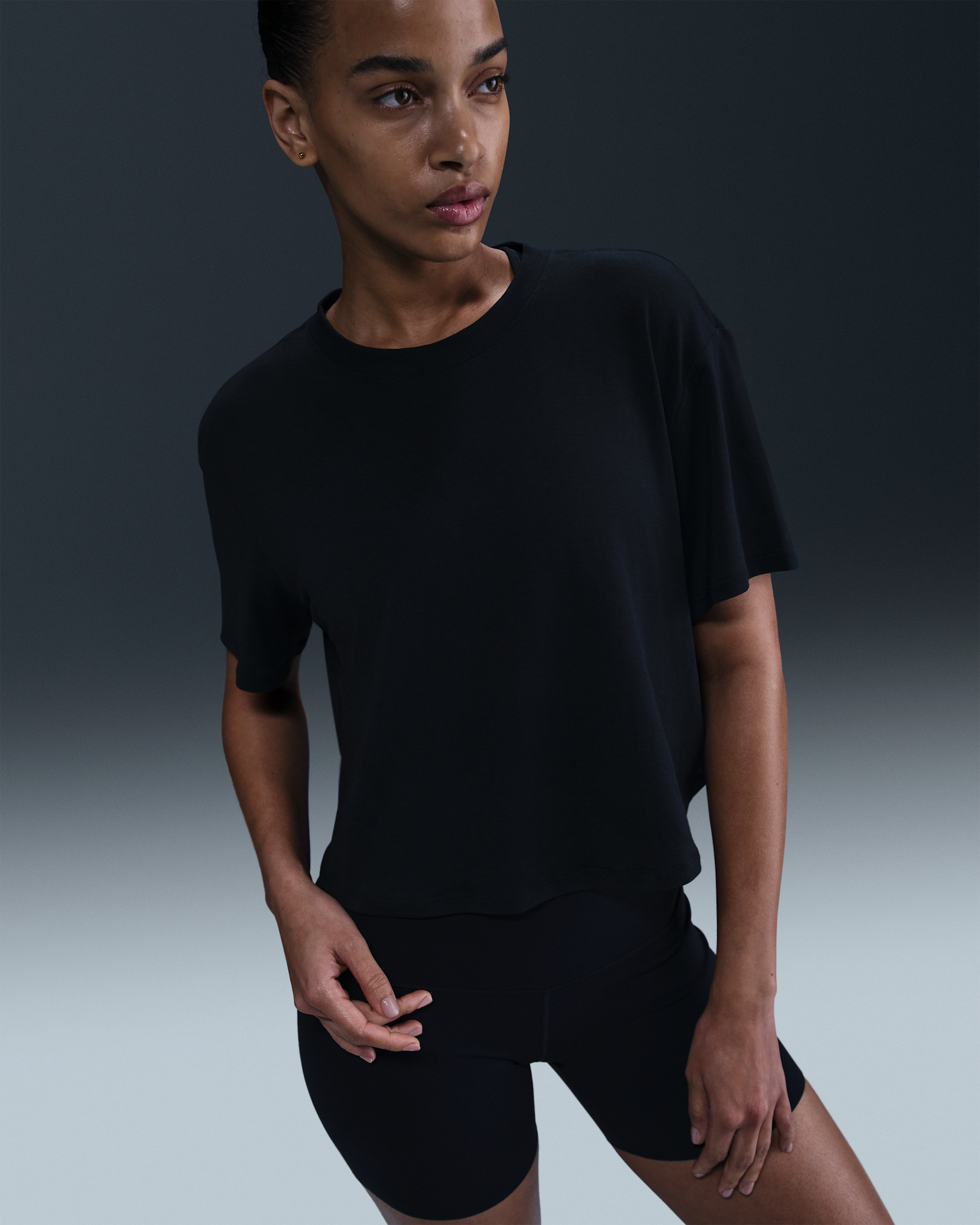 Nike One Relaxed Women's Dri-FIT Cropped Short-Sleeve Top - Black/White