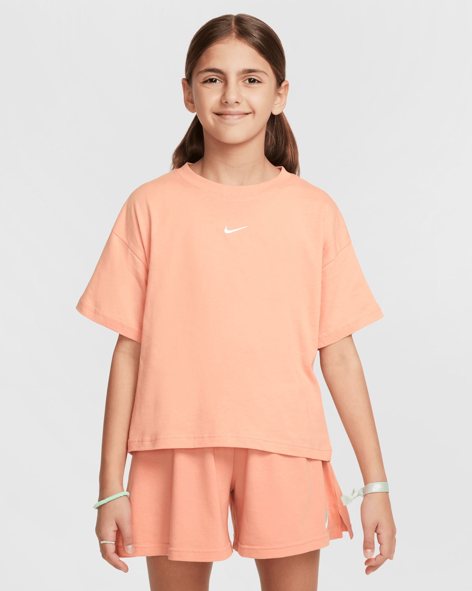 เสื้อยืดเด็กโต Nike Sportswear Essential (หญิง) - Apricot Agate