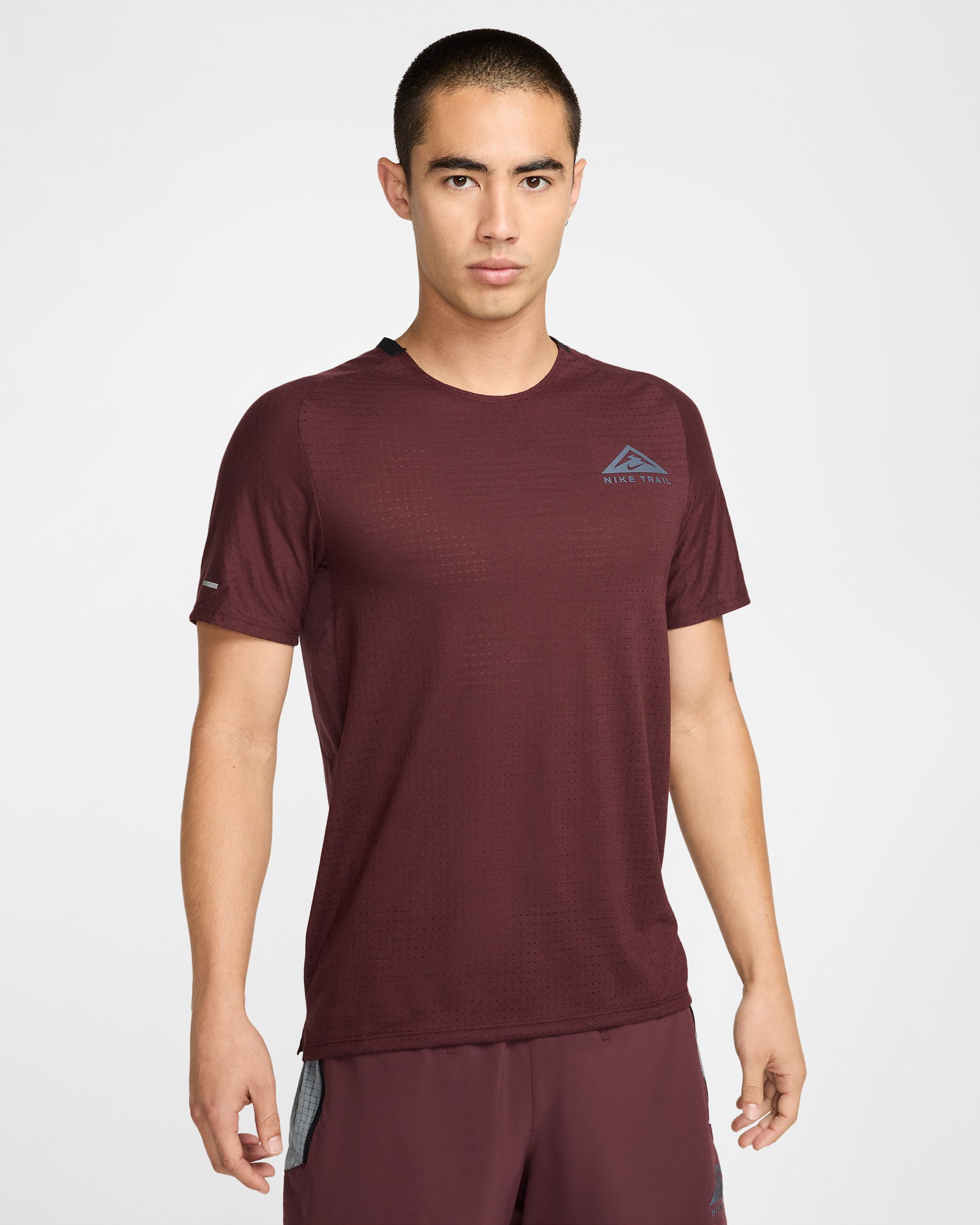 나이키 드라이 핏 트레일 솔라 체이스 남성 반팔 트레일 러닝 탑 - 버건디 크러시/블랙