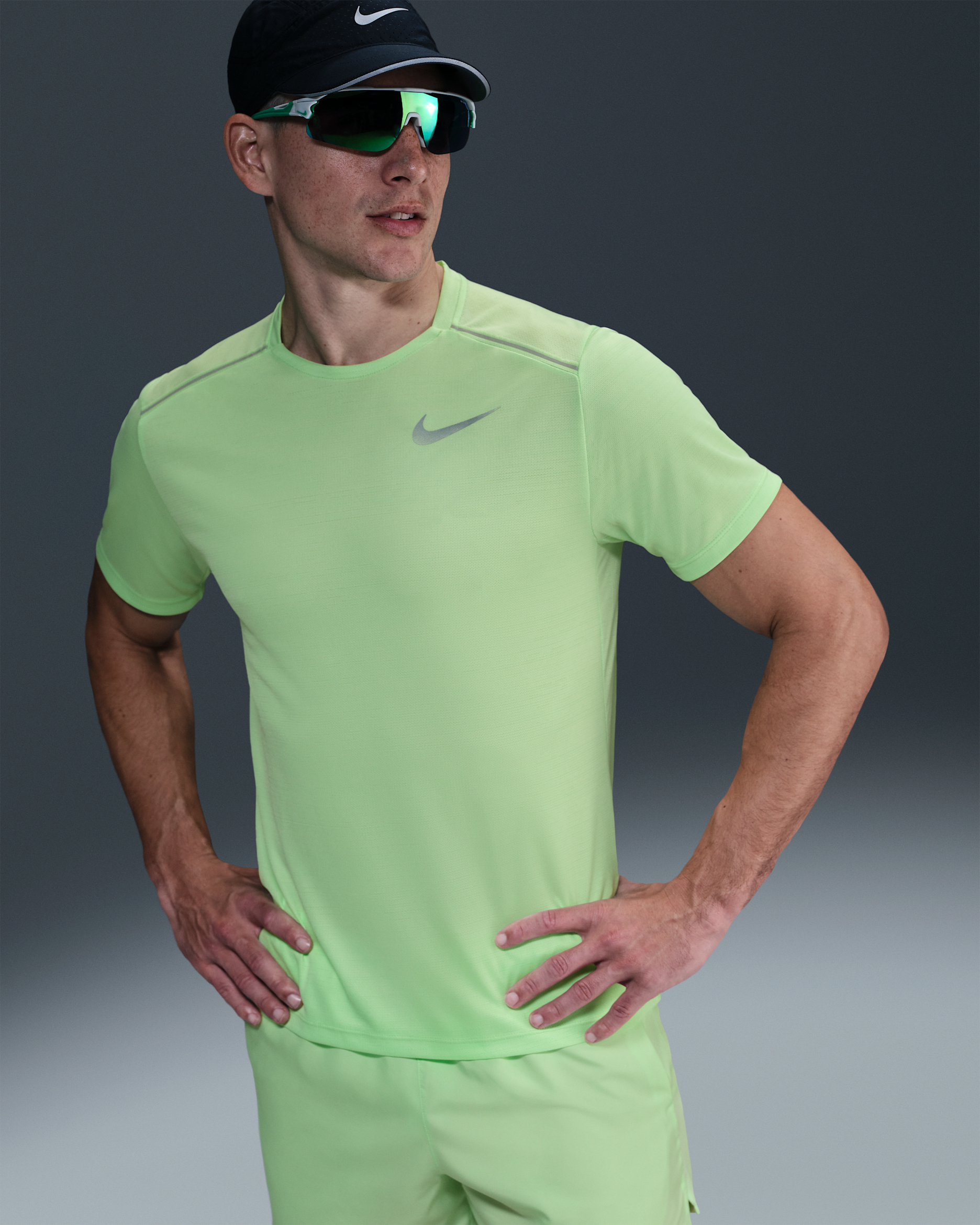 Ανδρική κοντομάνικη μπλούζα για τρέξιμο Nike Miler - Vapor Green