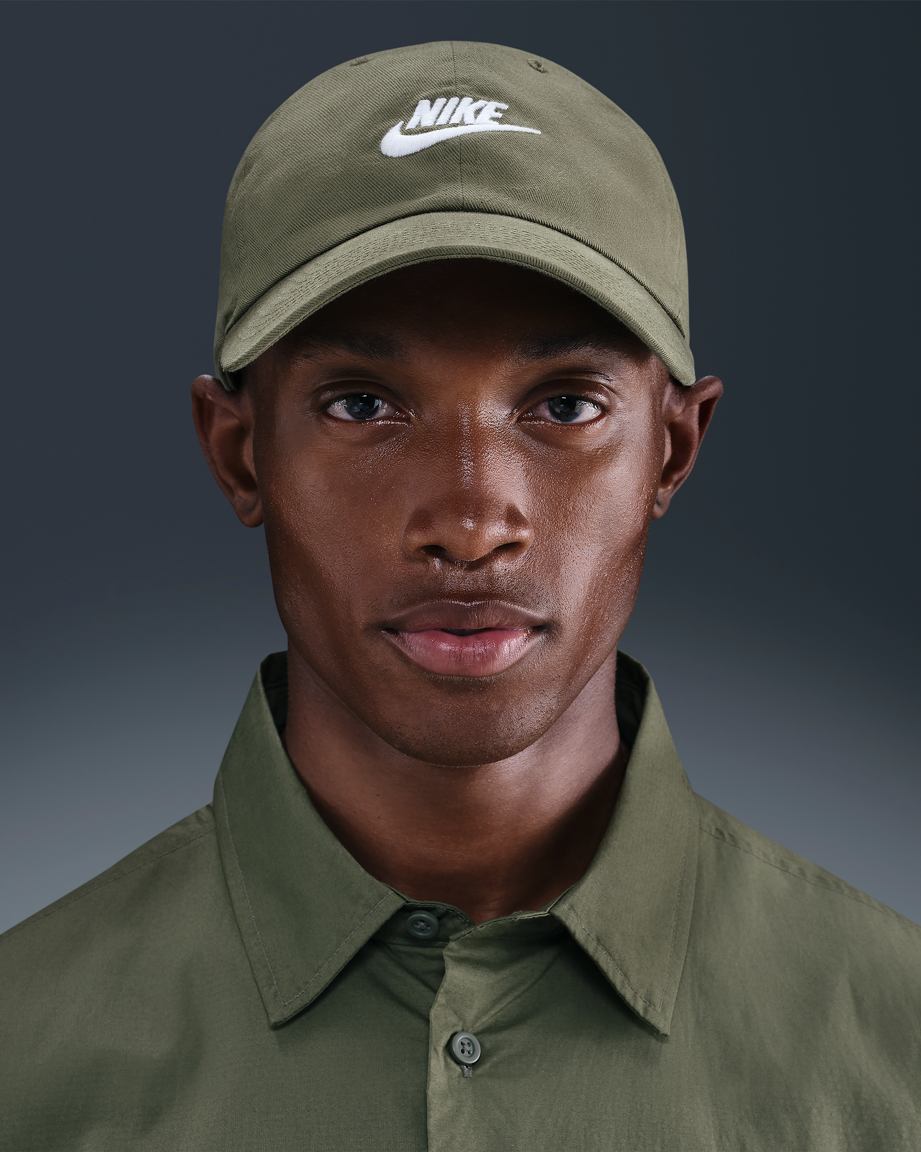 Cappello Nike Club Unstructured Futura Wash - Medium Olive/Bianco