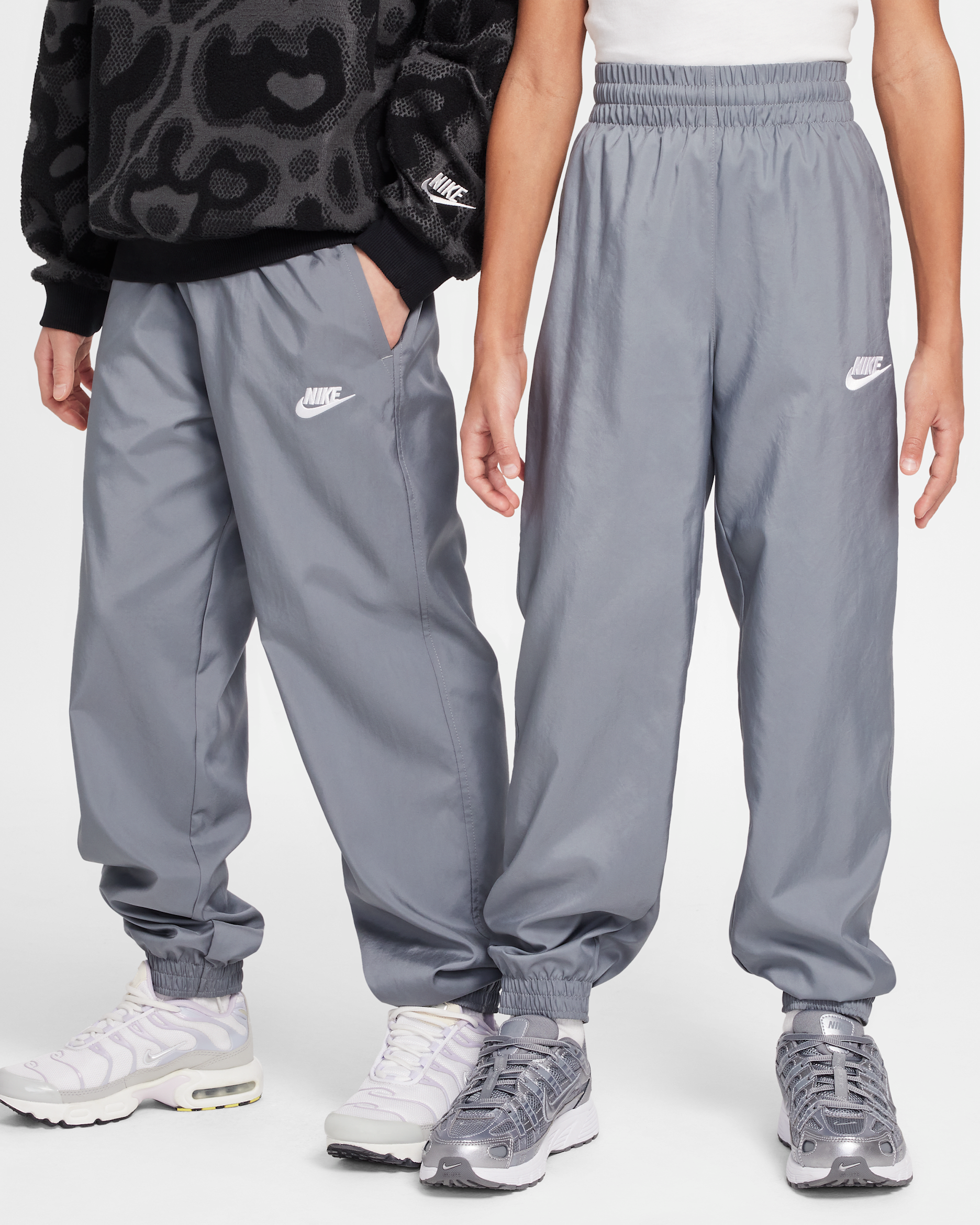 Nike Sportswear Club Big Kids' Woven Joggers - Smoke Grey/White