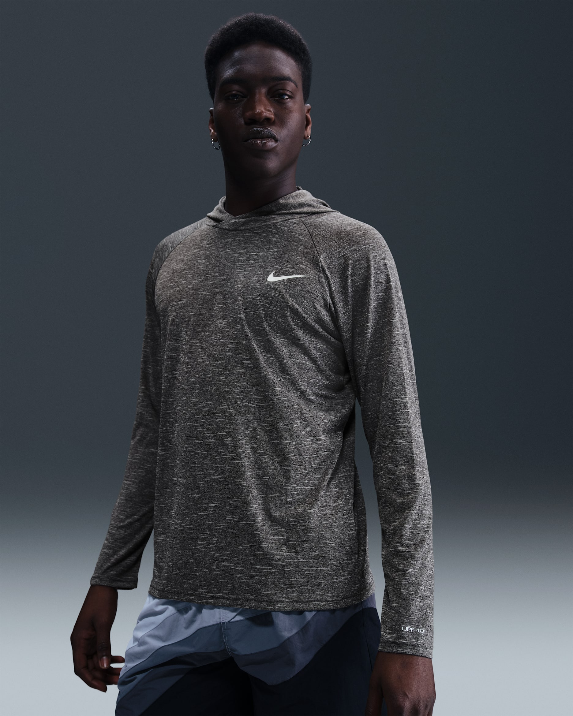 Playera Hydroguard con gorro de manga larga Nike Heather - Negro/Blanco