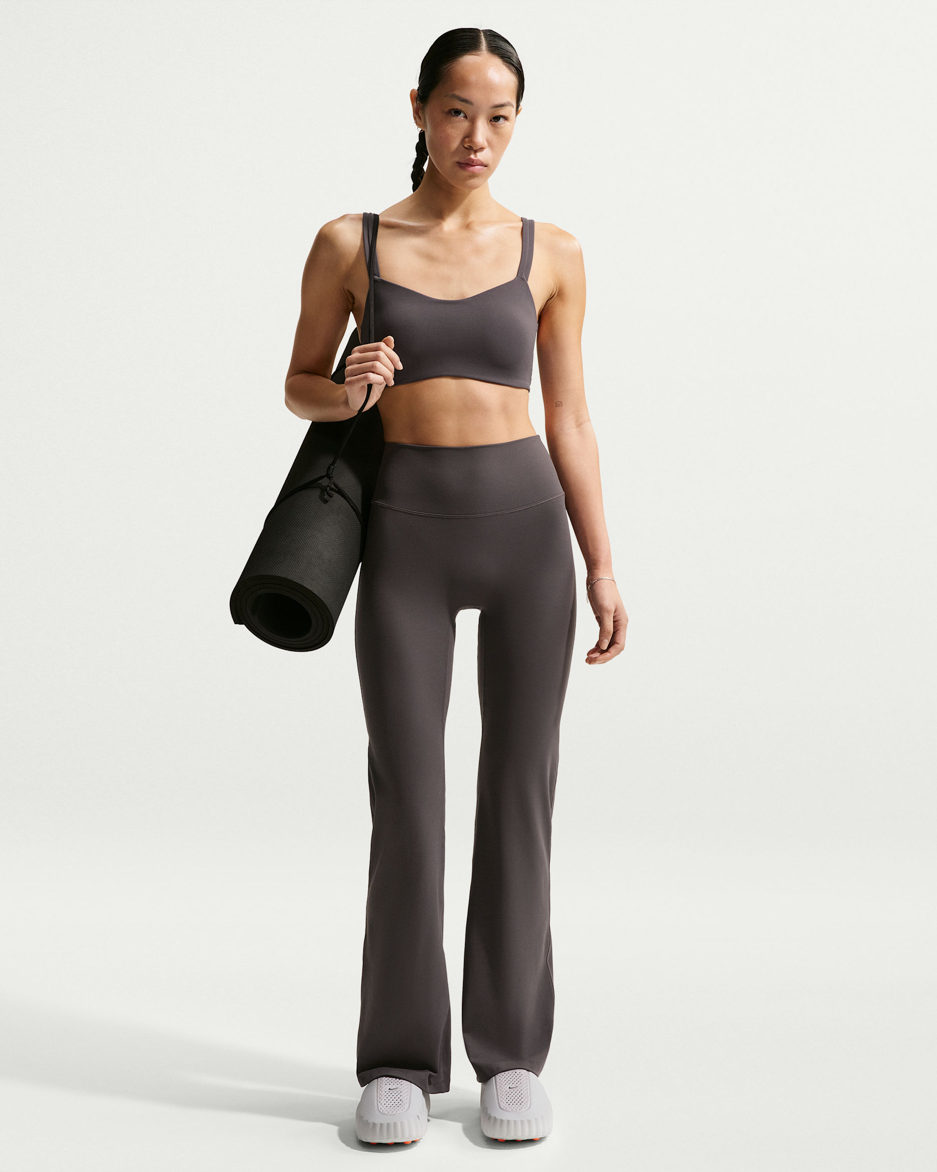 나이키 젠비 여성 하이웨이스트 플레어 노 프론트 심 레깅스 - 썬더 그레이/화이트