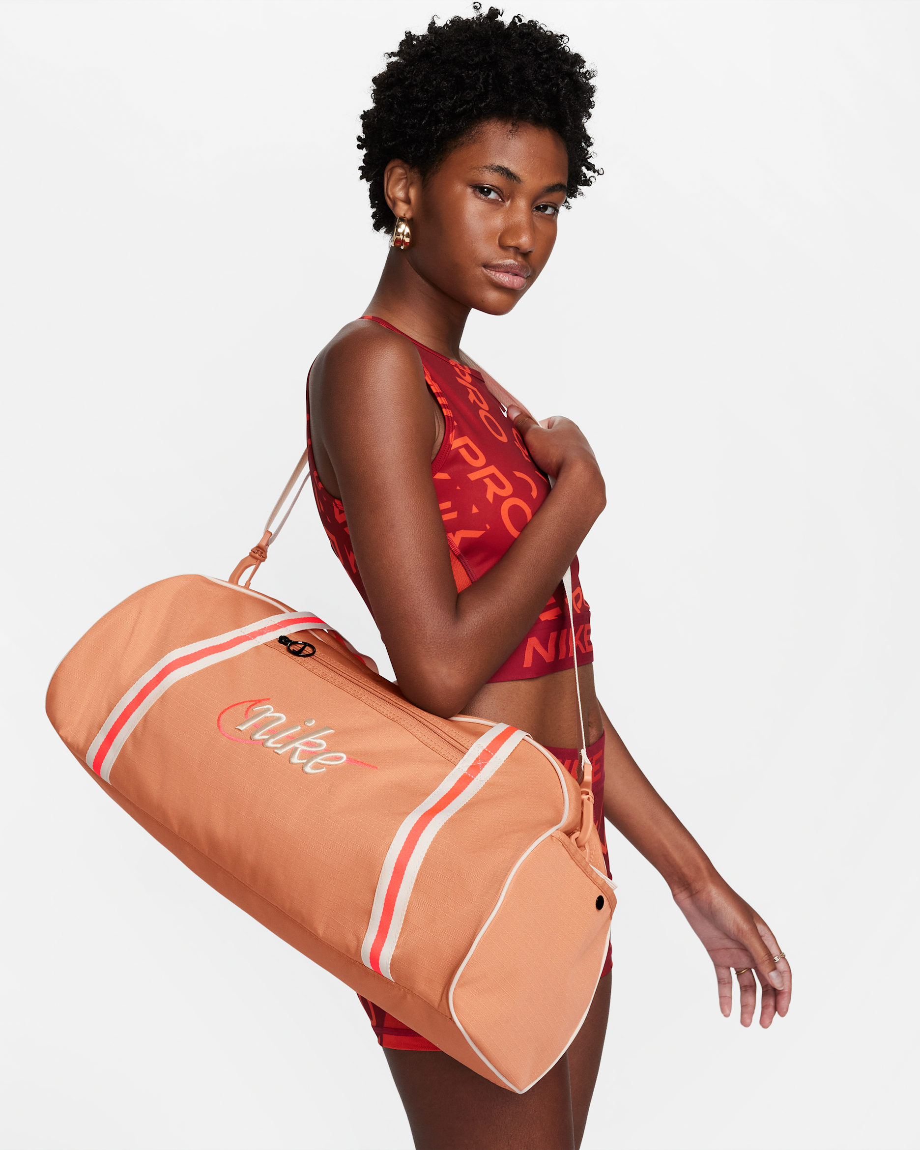 Nike Gym Club Training Bag (24L) - Amber Brown/Amber Brown/Bright Crimson