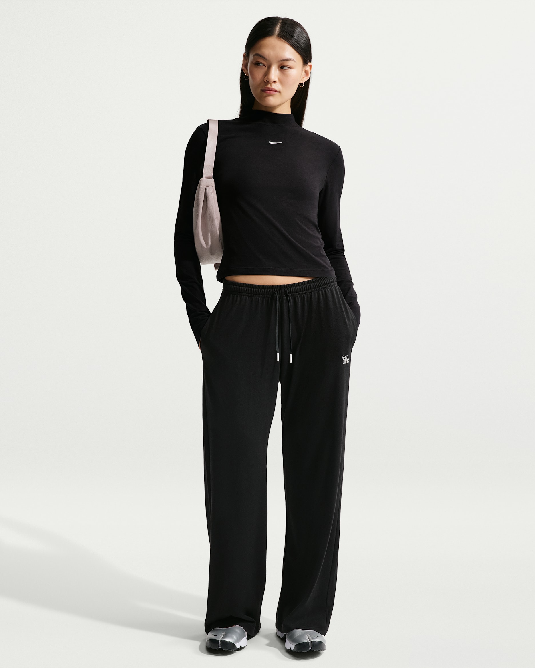 Pants de dobladillo abierto ligeros de tiro medio para mujer Nike Sportswear Chill Knit - Negro/Tiza