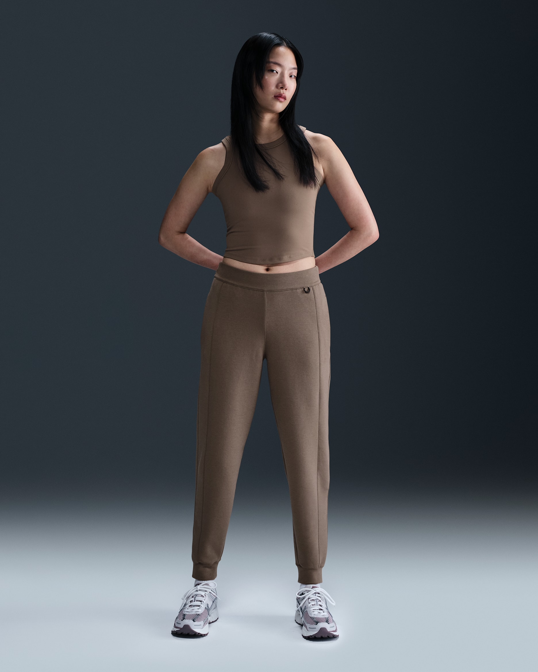 나이키 24.7 임파서블리소프트 여성 드라이 핏 미드라이즈 조거 - 밍크 브라운/블랙/아이언스톤