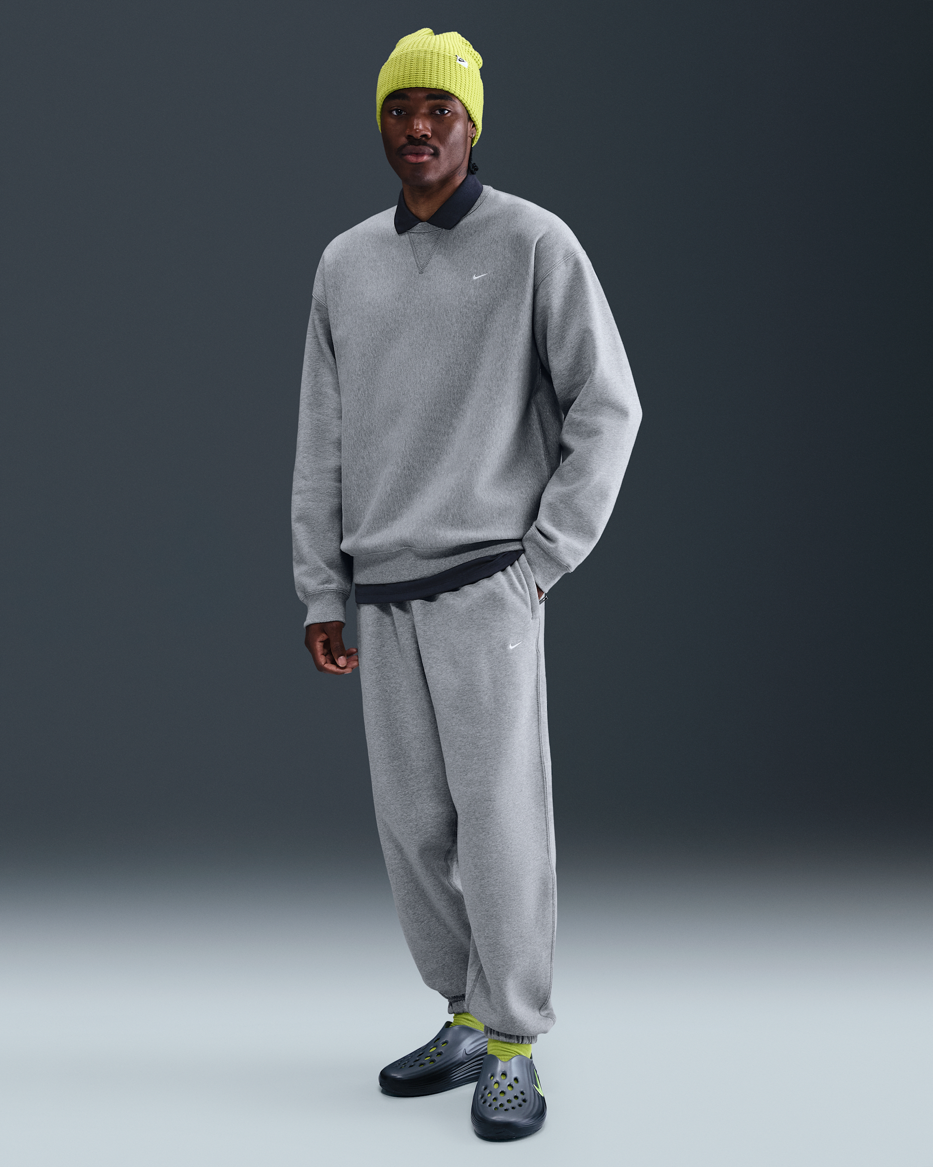 Nike Solo Swoosh Men's Cuffed Fleece Trousers - Dark Grey Heather/Light Smoke Grey/White