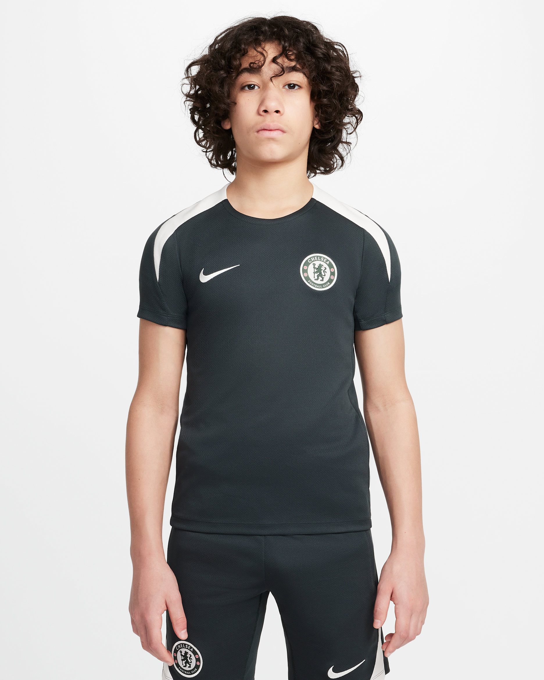 Haut de foot à manches courtes Nike Dri-FIT Chelsea FC Strike pour ado - Outdoor Green/Outdoor Green/Phantom/Phantom