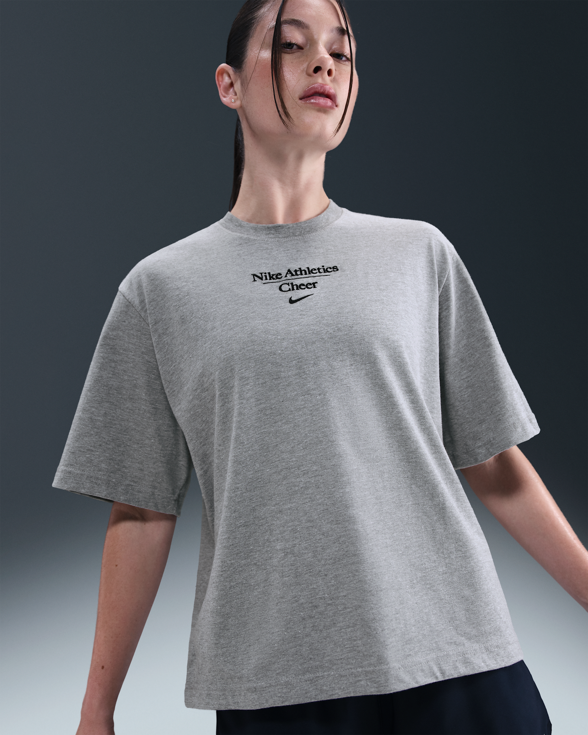 Playera de corte cuadrado para mujer Nike Cheer - Gris oscuro jaspeado