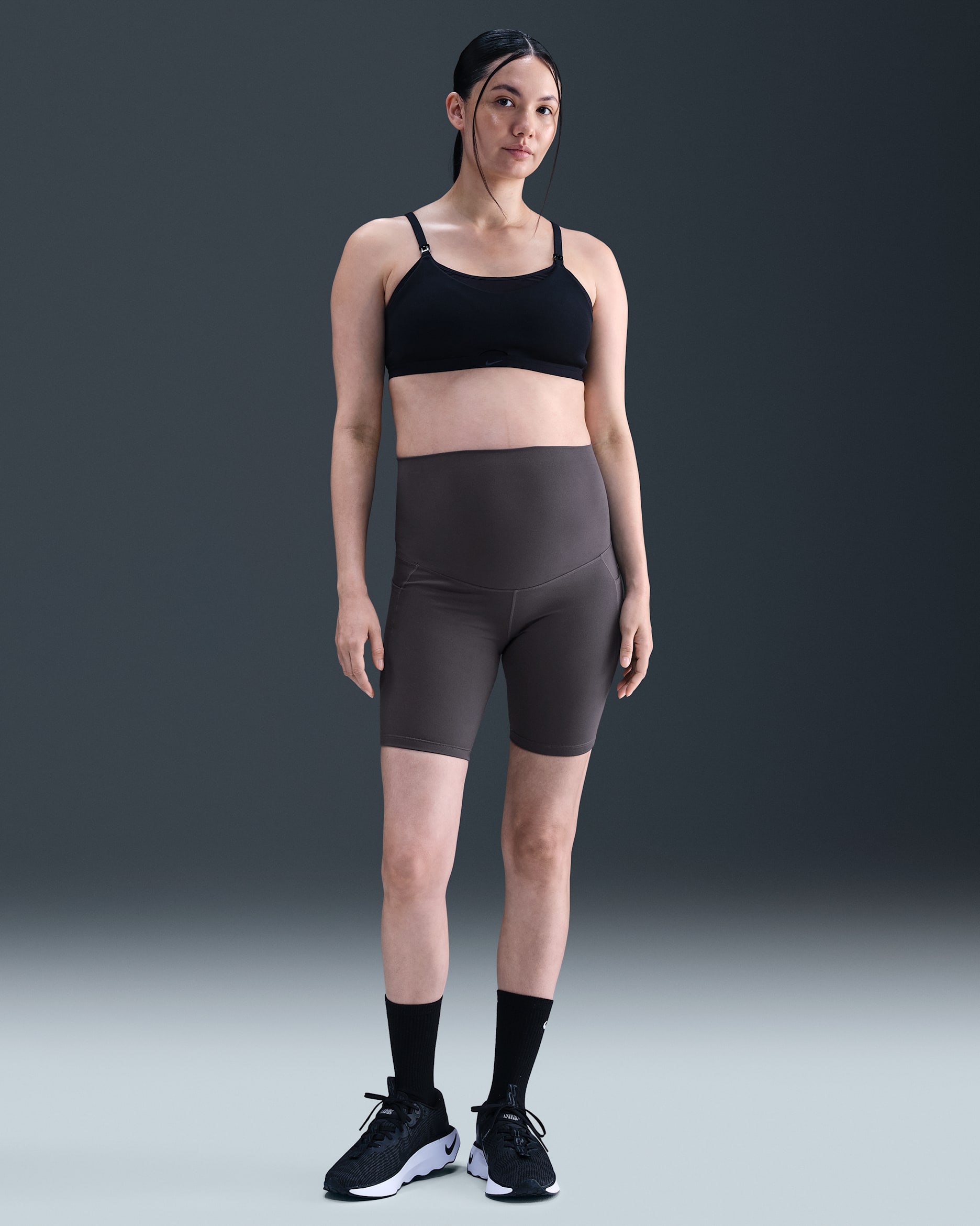 กางเกงปั่นจักรยานขาสั้น 8 นิ้วเอวสูงผู้หญิง Dri-FIT พร้อมกระเป๋า Nike (M) One (สำหรับคุณแม่) - Thunder Grey