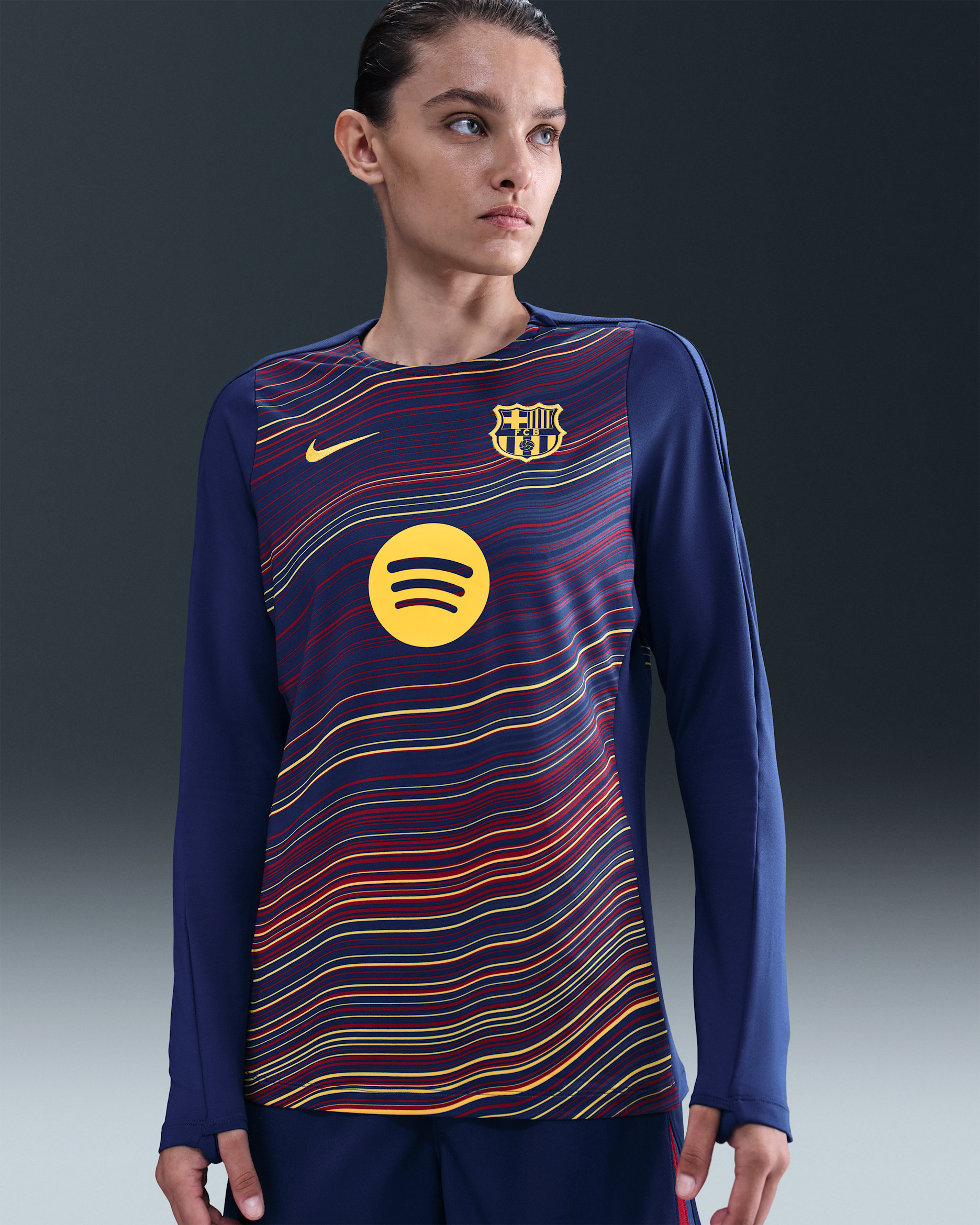 FC Barcelona Strike İç Saha Nike Dri-FIT Maç Öncesi Crew Yakalı Kadın Futbol Üstü - Deep Royal Blue/Deep Royal Blue/Noble Red/Midwest Gold
