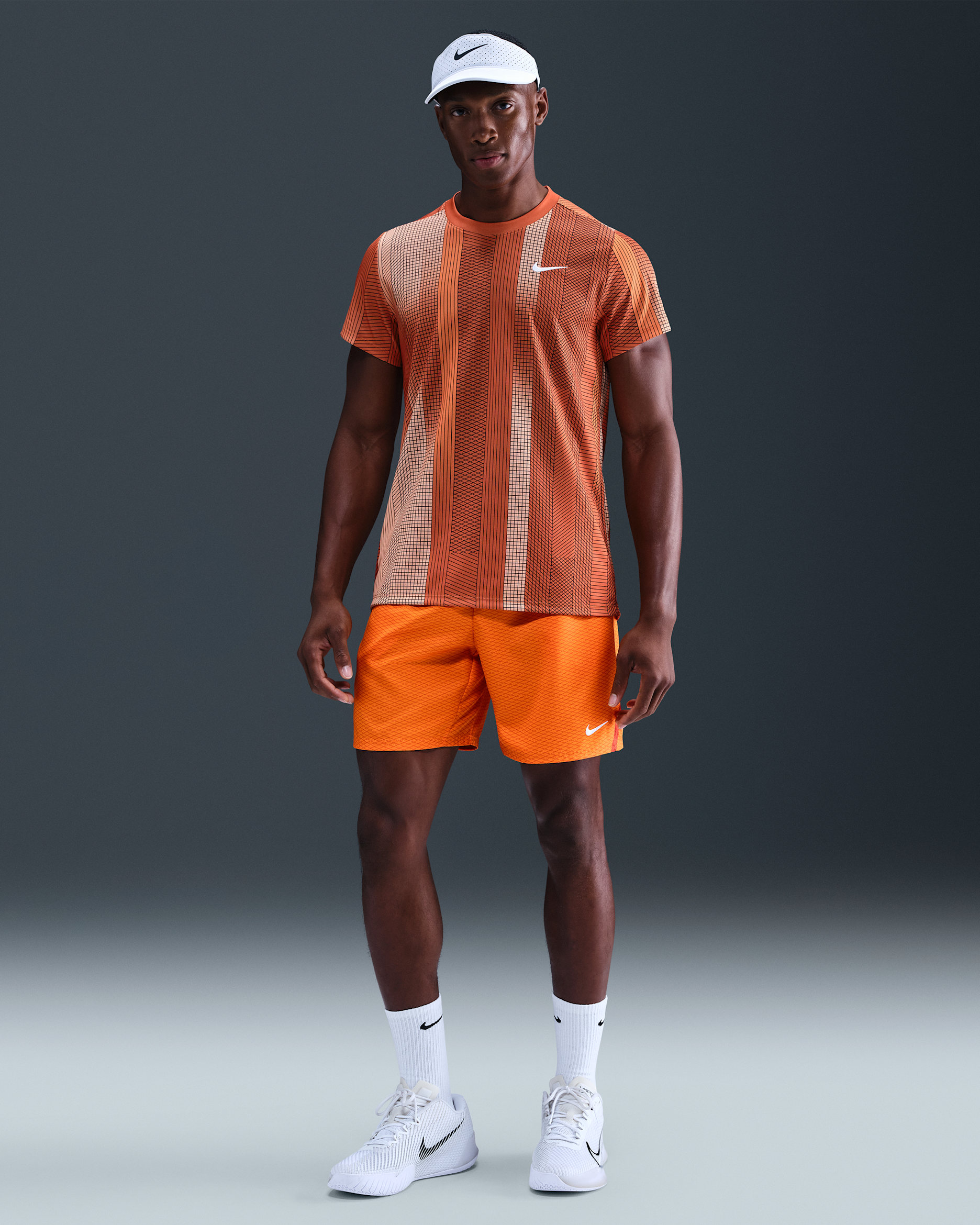 Shorts de tenis Dri-FIT de 18 cm para hombre NikeCourt Victory - Cerámica brillante/Naranja fogata/Blanco