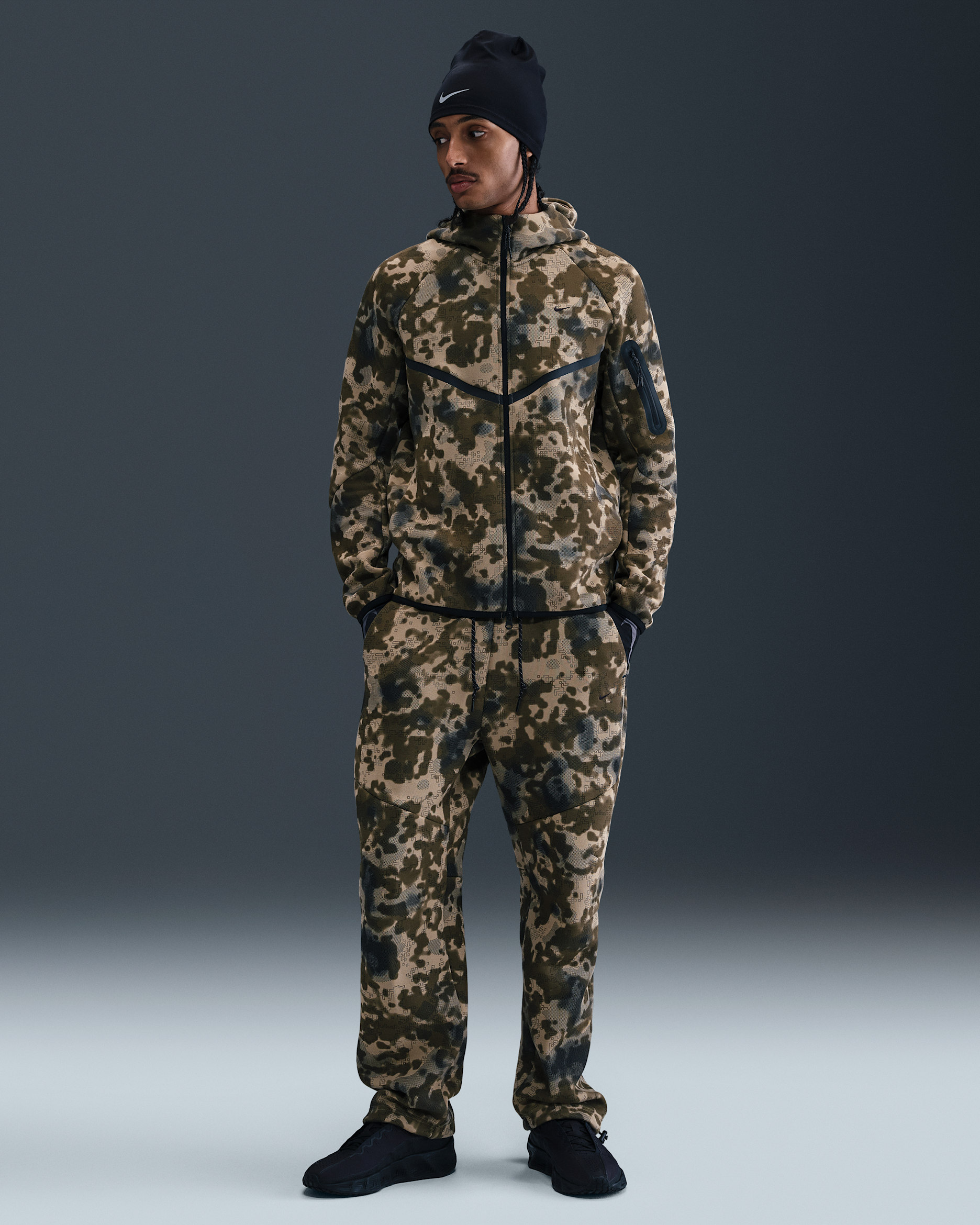 Nike Tech Men's Open-Hem Fleece Camo Trousers - Neutral Olive/Black