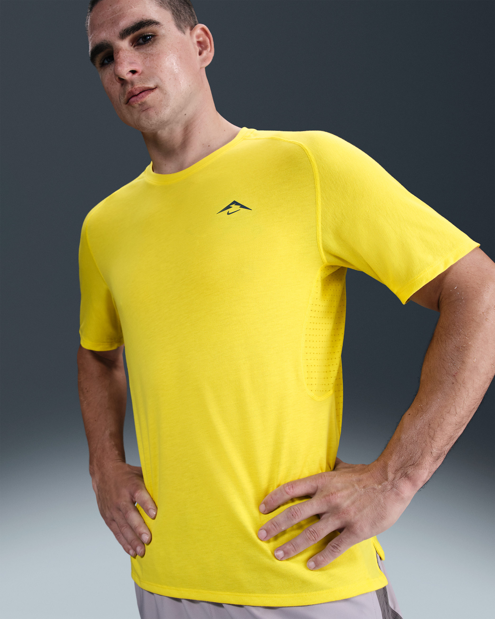 Nike Solar Chase Men's Dri-FIT ADV Short-Sleeve Running Top - Lightning/Black