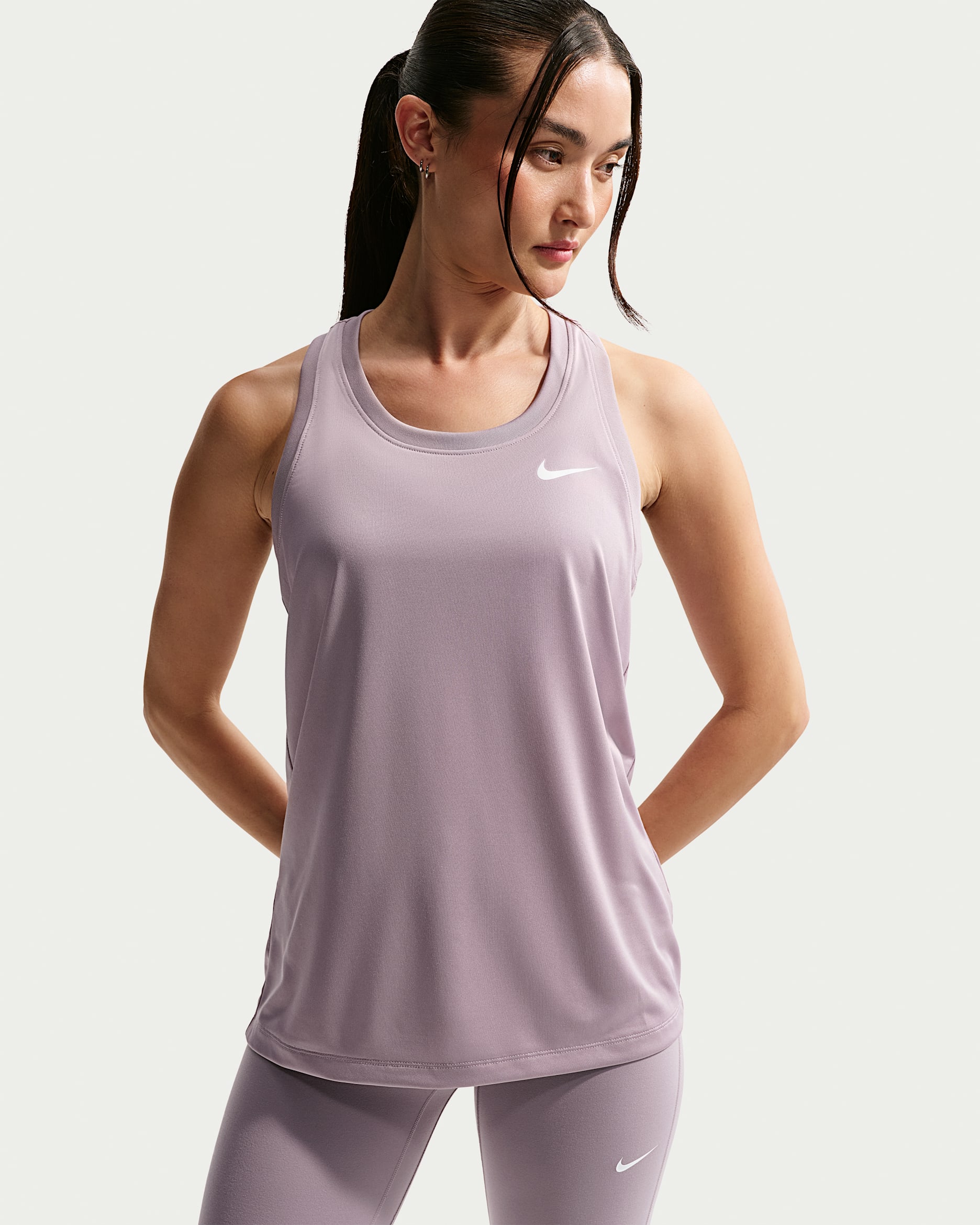 ナイキ Dri-FIT ウィメンズ レーサーバック タンクトップ - ライトバイオレットオール/ホワイト